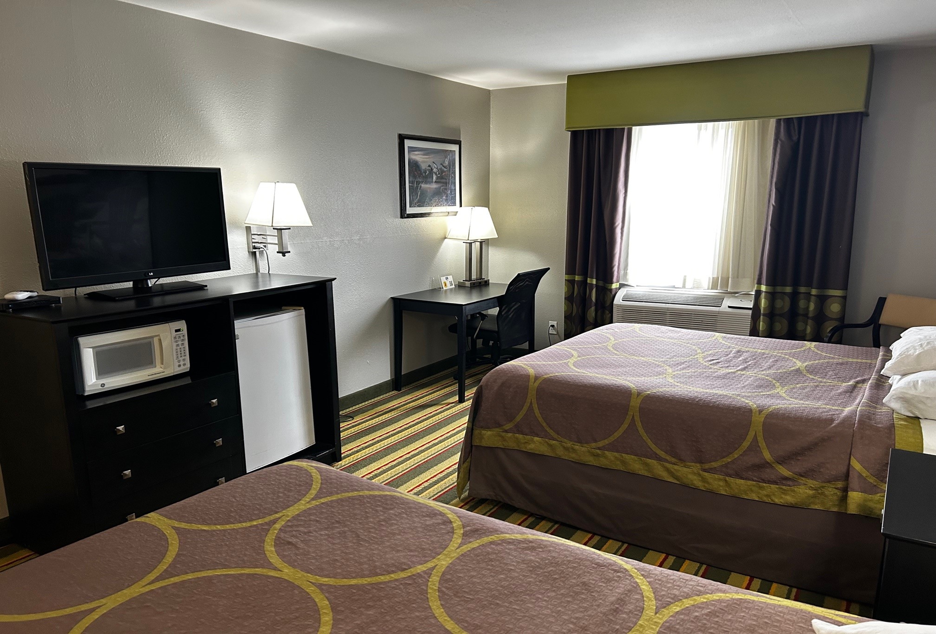 Guest room at the Super 8 by Wyndham Mound City in Mound City, Missouri