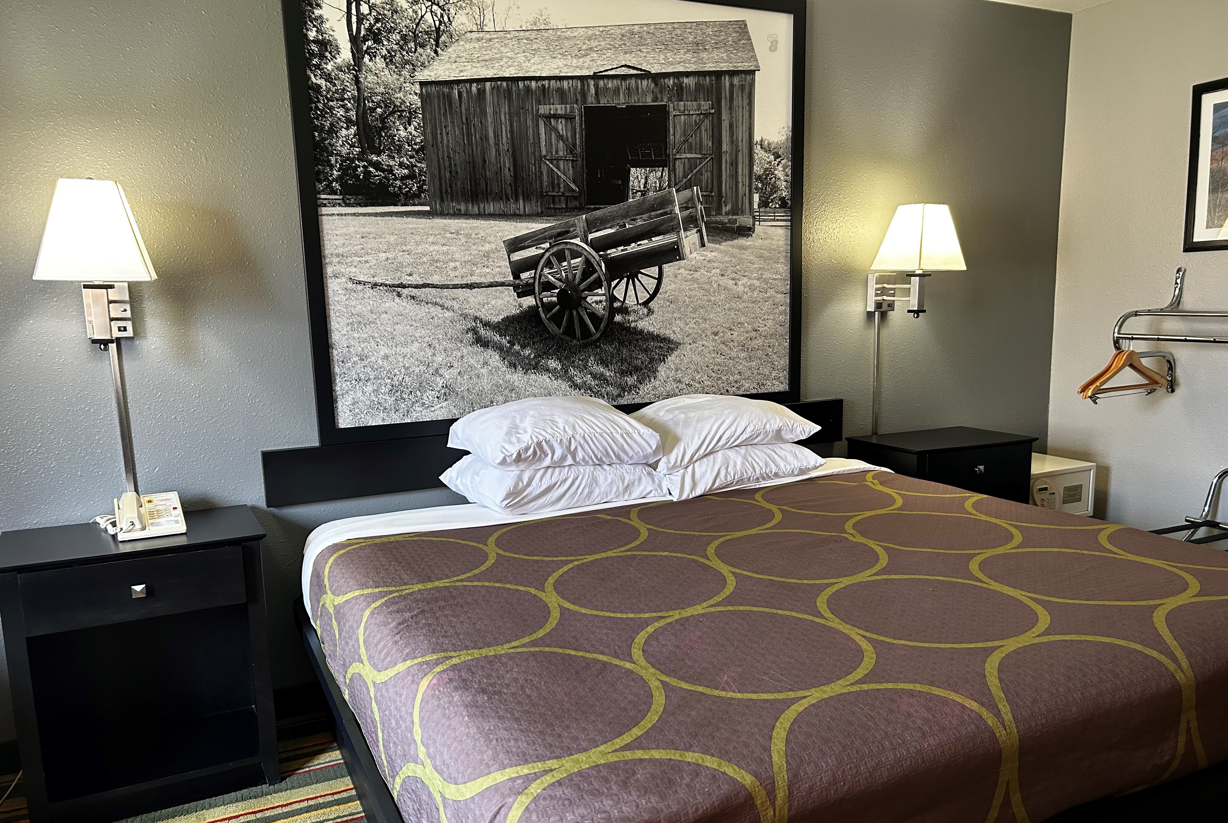 Guest room at the Super 8 by Wyndham Mound City in Mound City, Missouri