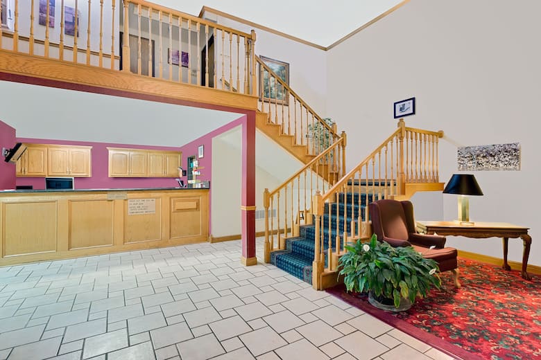 Super 8 Mound City hotel lobby in Mound City, Missouri