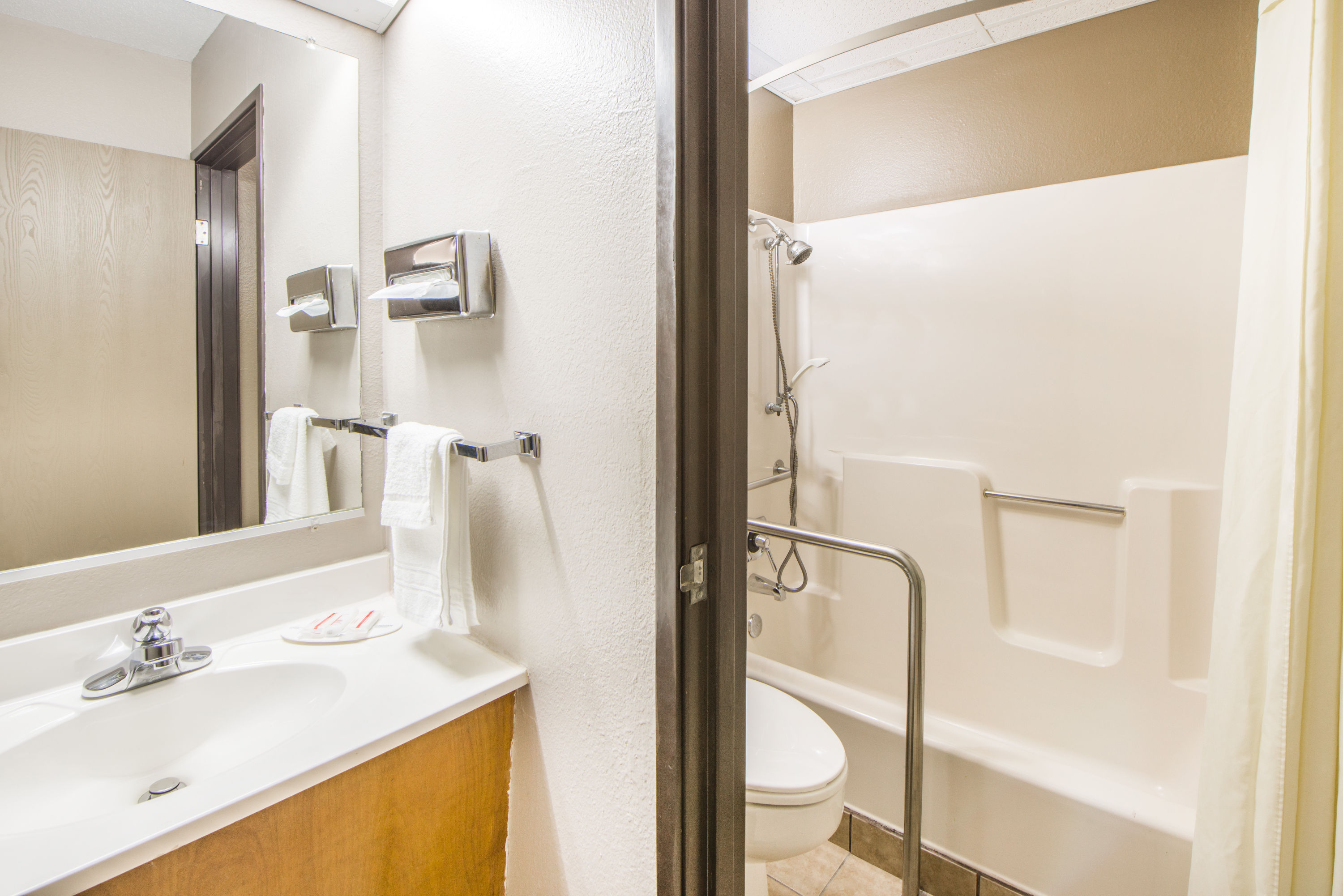 Guest room bath at the Super 8 by Wyndham Nevada in Nevada, Missouri
