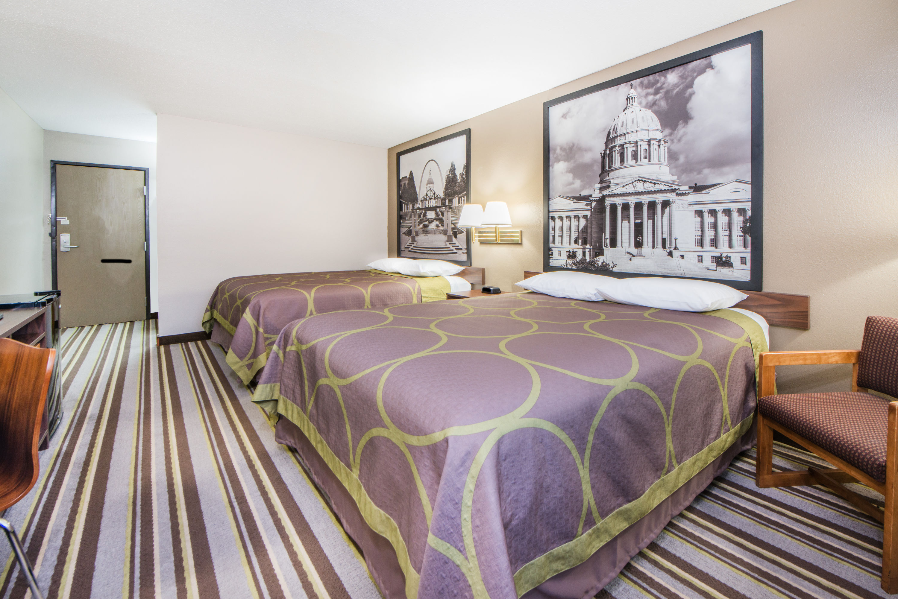 Guest room at the Super 8 by Wyndham Nevada in Nevada, Missouri