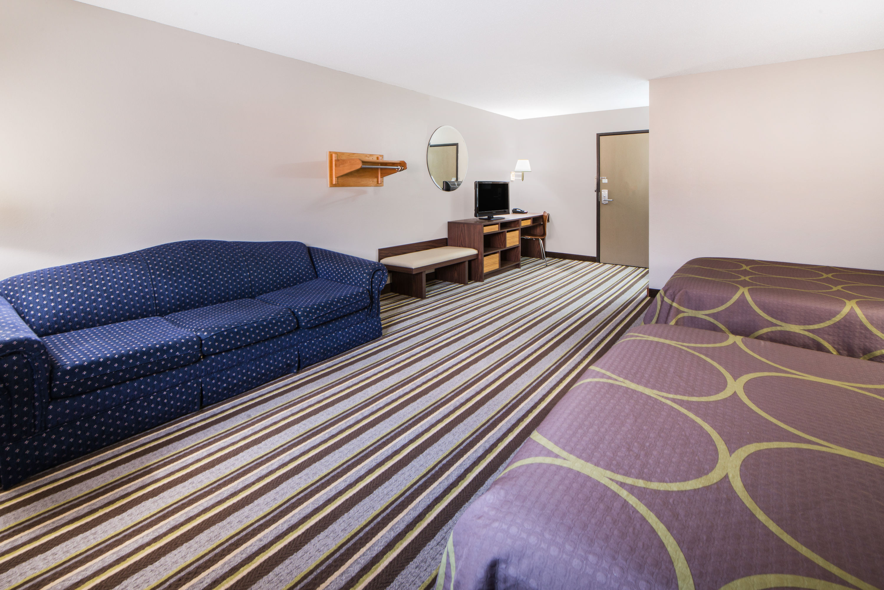 Super 8 by Wyndham Nevada suite in Nevada, Missouri