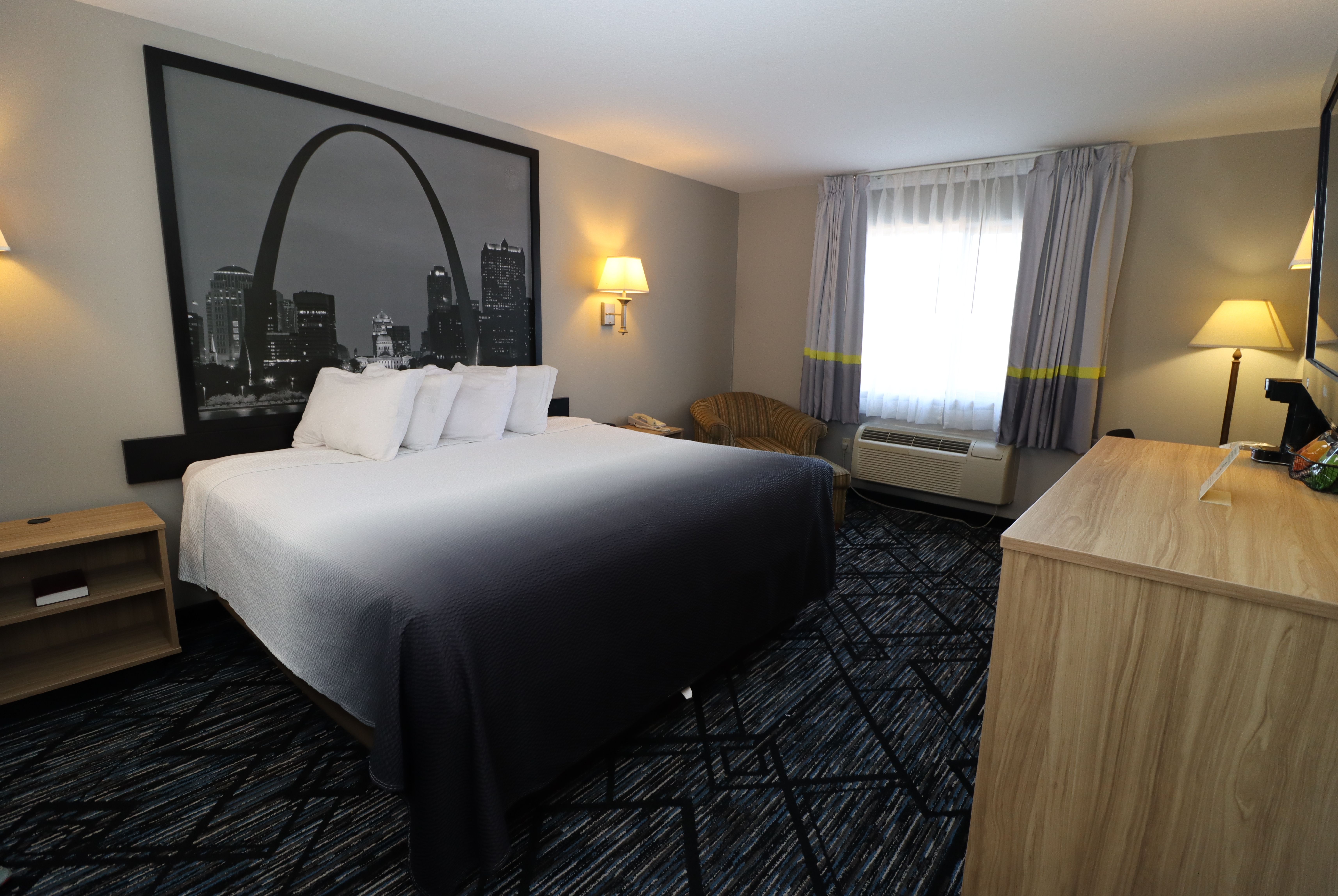 Guest room at the Super 8 by Wyndham Perryville in Perryville, Missouri