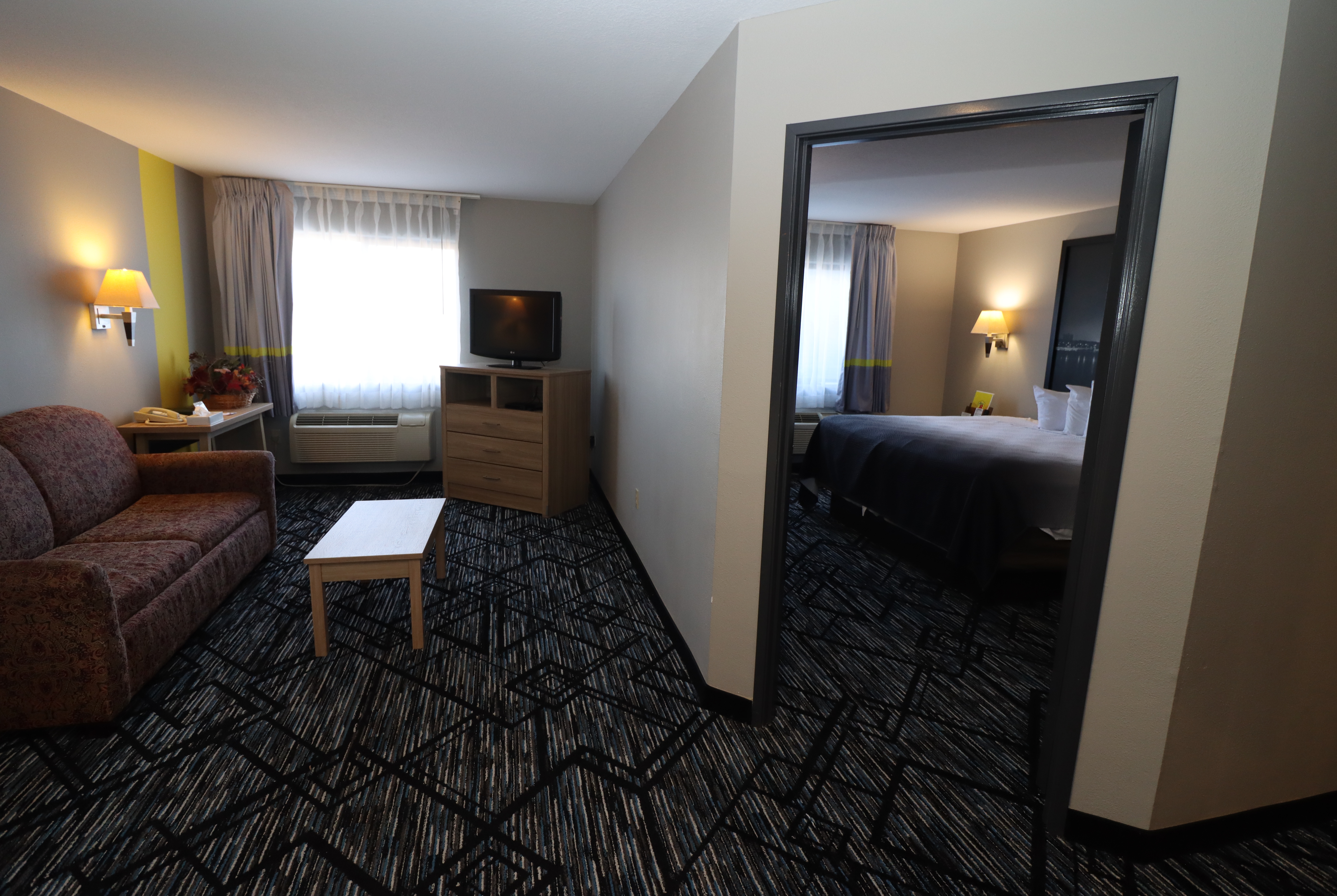 Guest room at the Super 8 by Wyndham Perryville in Perryville, Missouri