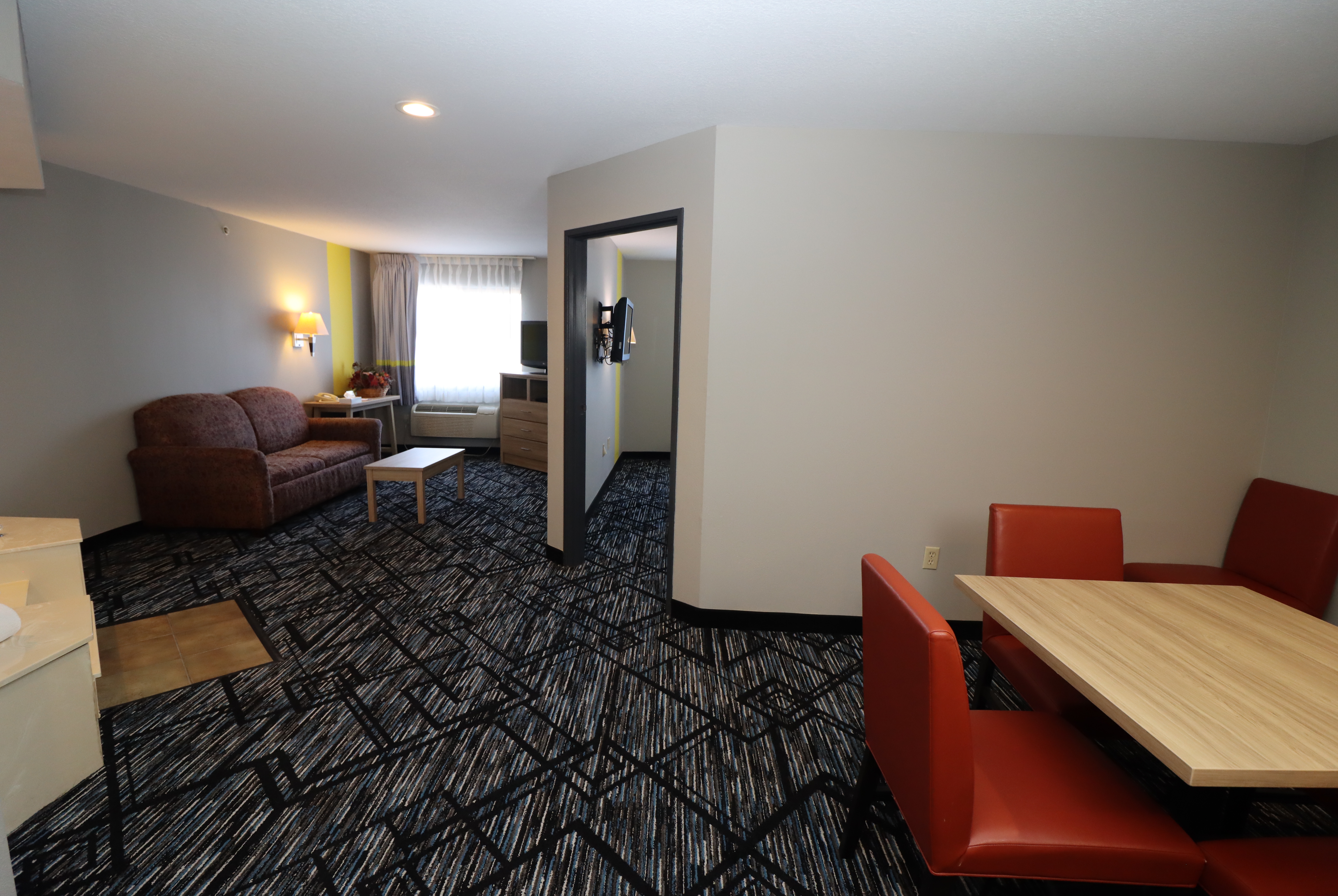 Guest room at the Super 8 by Wyndham Perryville in Perryville, Missouri