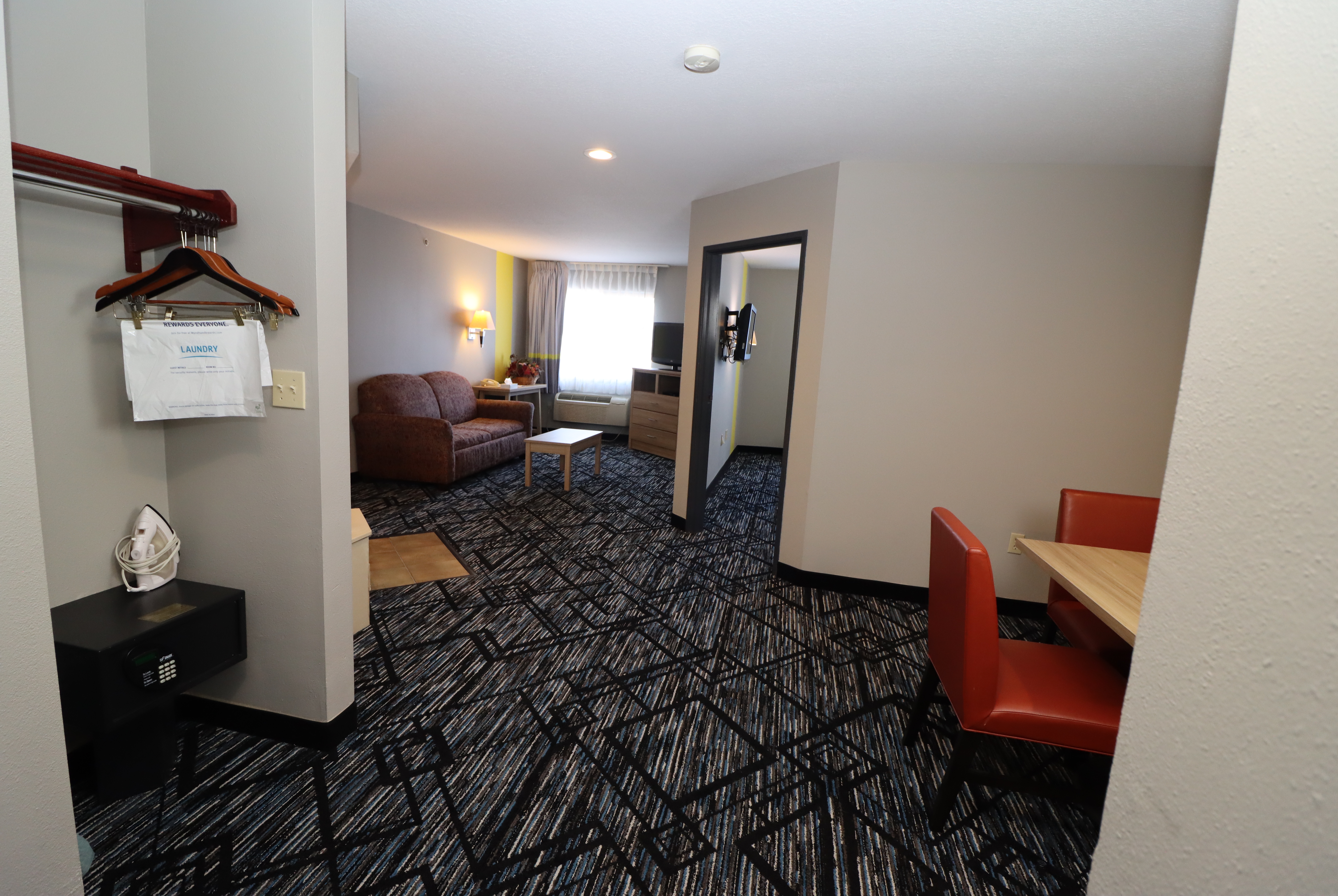 Guest room at the Super 8 by Wyndham Perryville in Perryville, Missouri