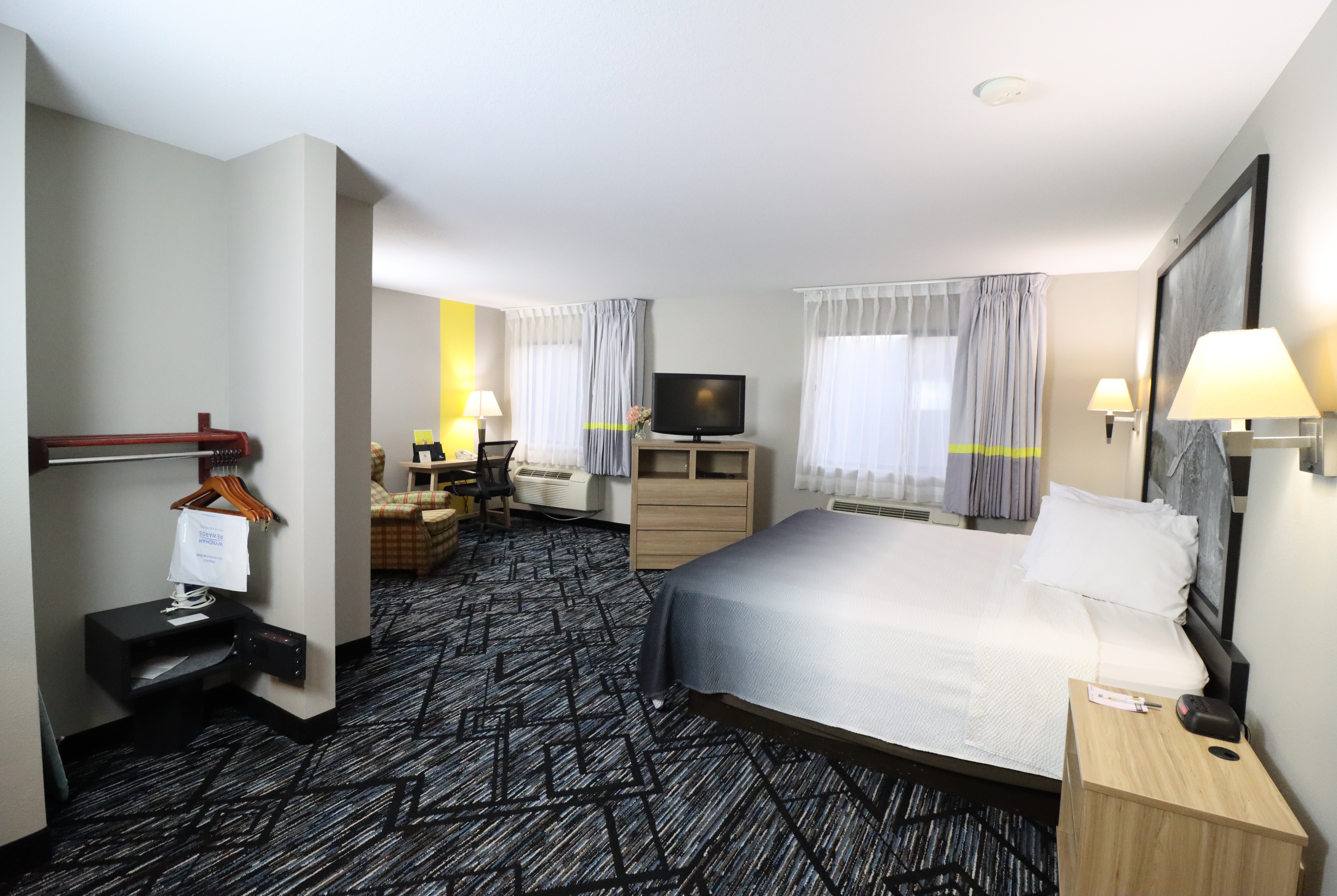 Guest room at the Super 8 by Wyndham Perryville in Perryville, Missouri