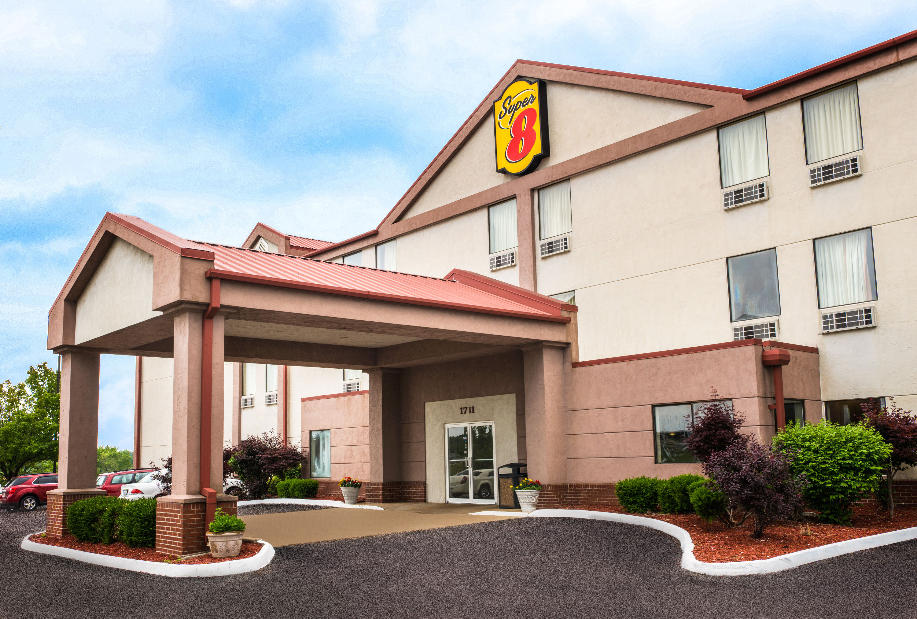 Exterior of Super 8 by Wyndham Pevely hotel in Pevely, Missouri