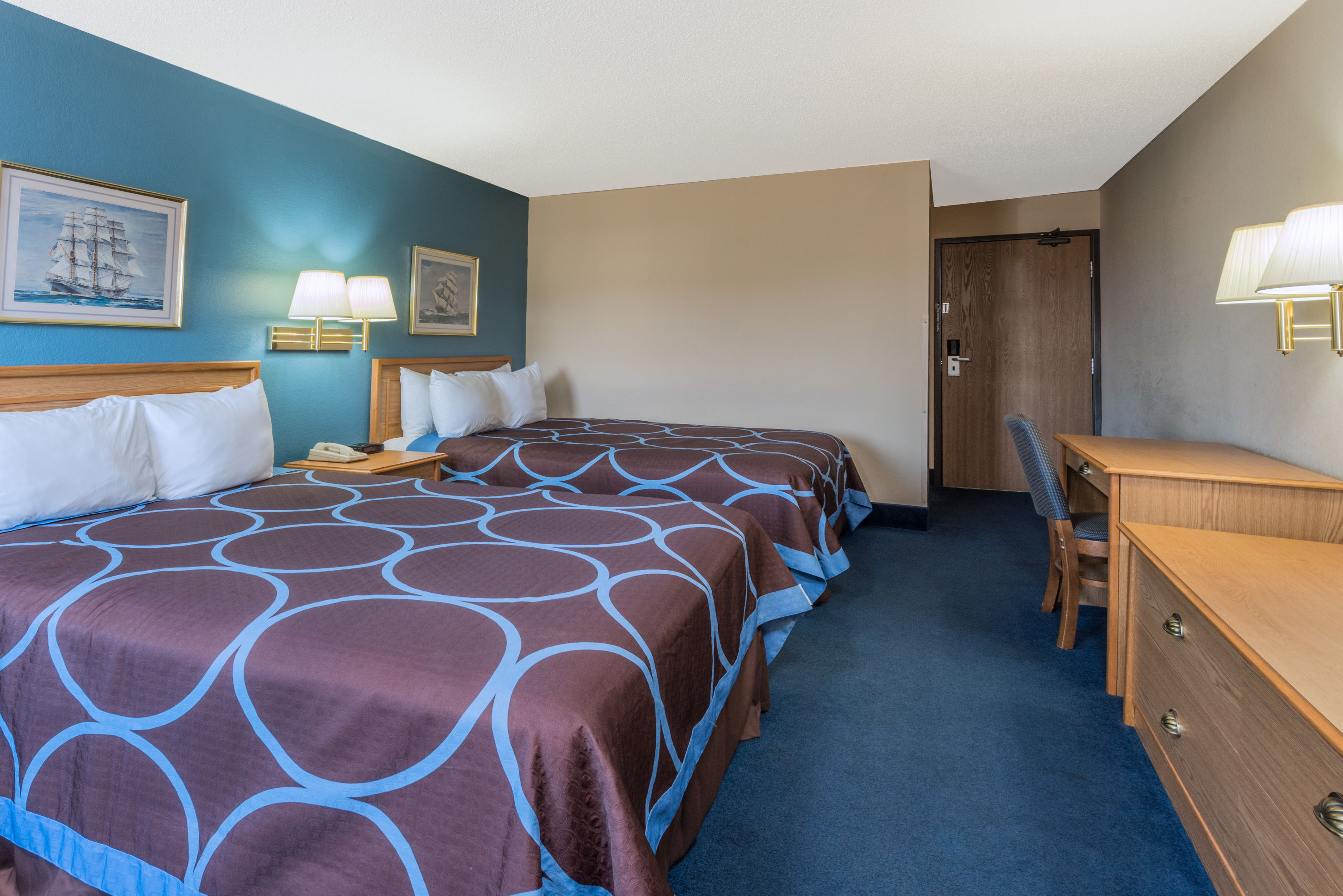 Guest room at the Super 8 by Wyndham Potosi in Potosi, Missouri