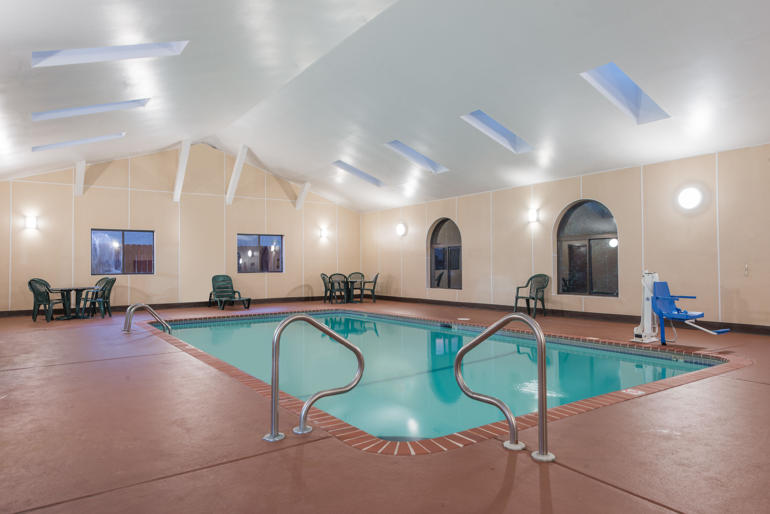 Super 8 By Wyndham St Charles Saint Charles Mo Hotels