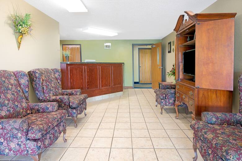 Super 8 St. Clair MO hotel lobby in Saint Clair, Missouri