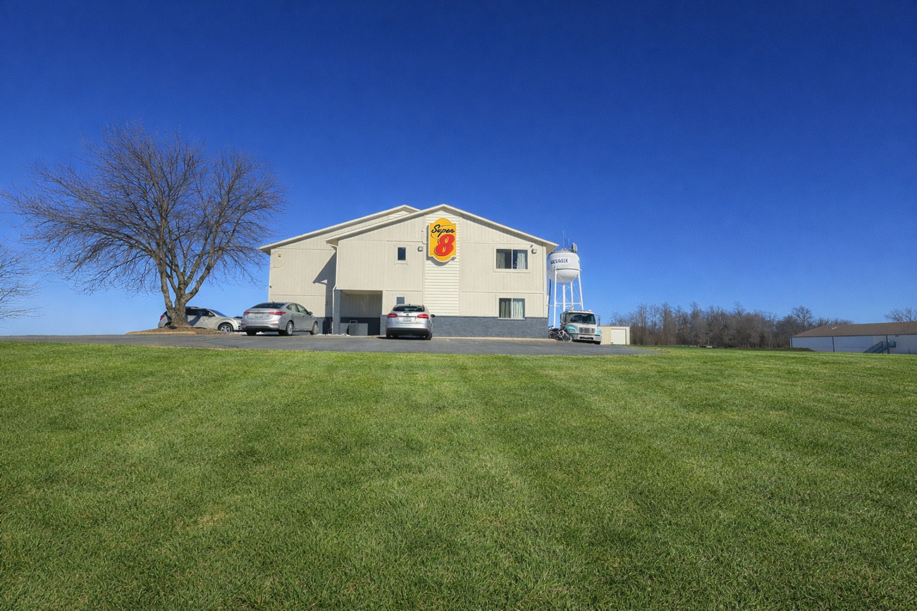 Exterior of Super 8 by Wyndham Smithville/Kansas City hotel in Smithville, Missouri