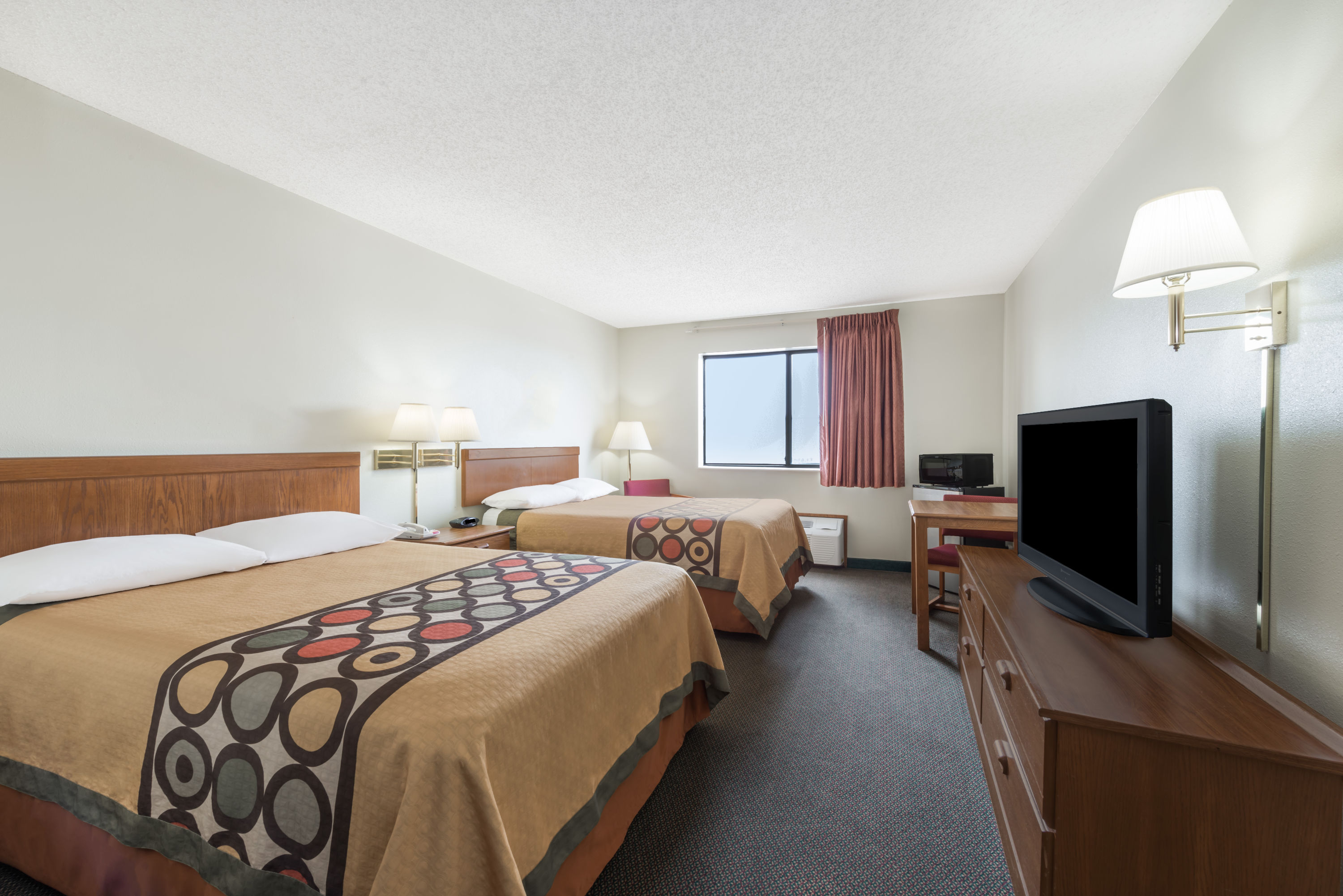 Guest room at the Super 8 by Wyndham Smithville/Kansas City in Smithville, Missouri