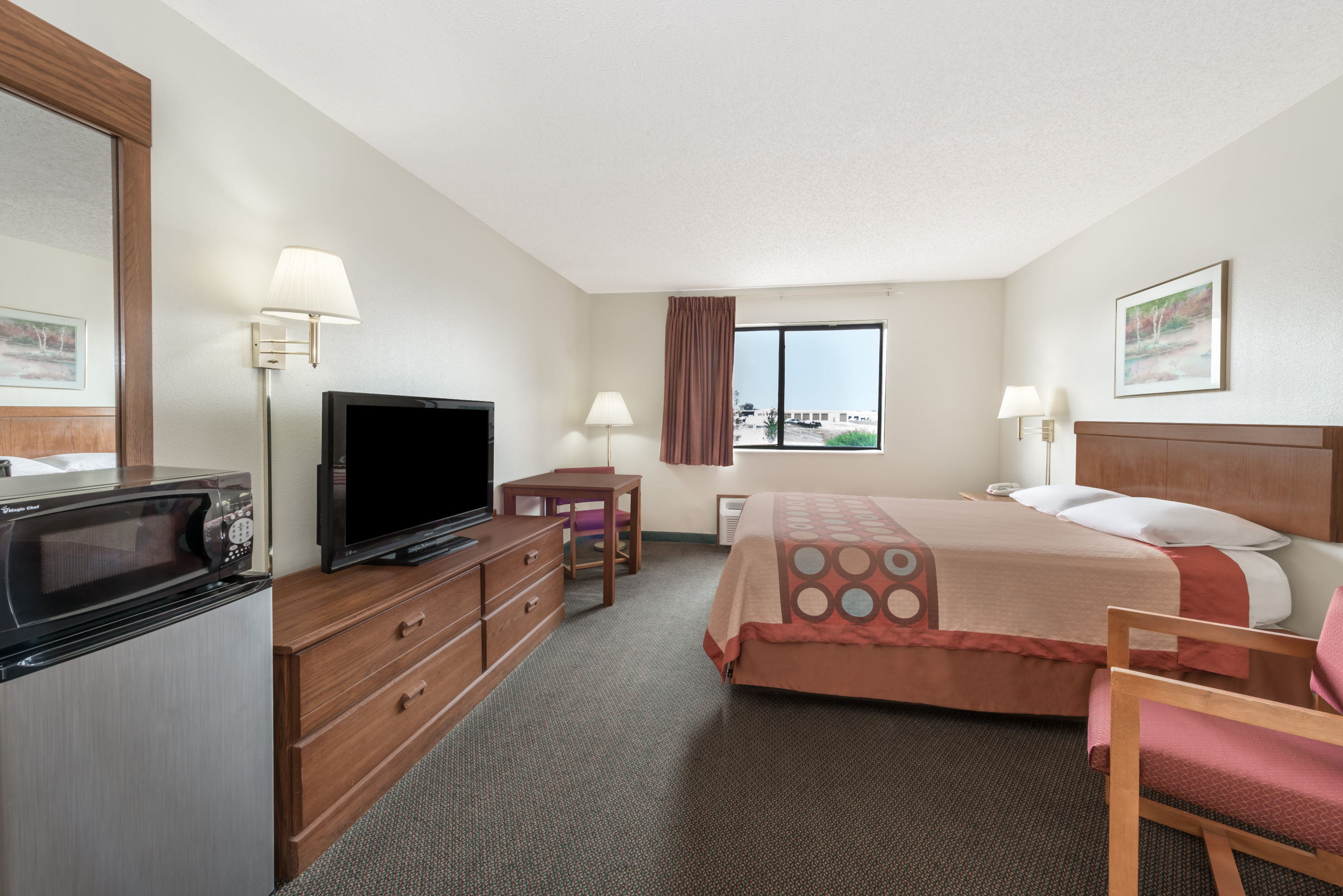 Guest room at the Super 8 by Wyndham Smithville/Kansas City in Smithville, Missouri