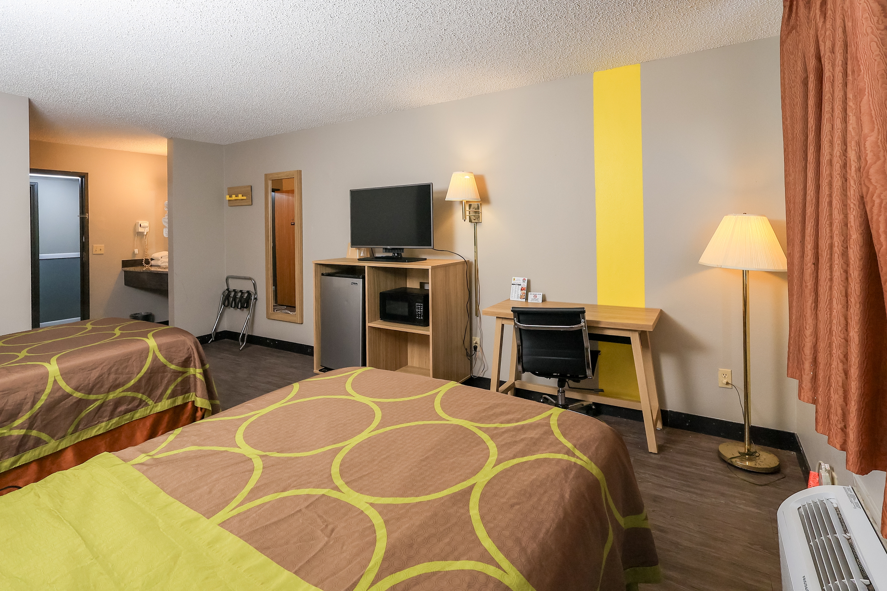Guest room at the Super 8 by Wyndham Smithville/Kansas City in Smithville, Missouri