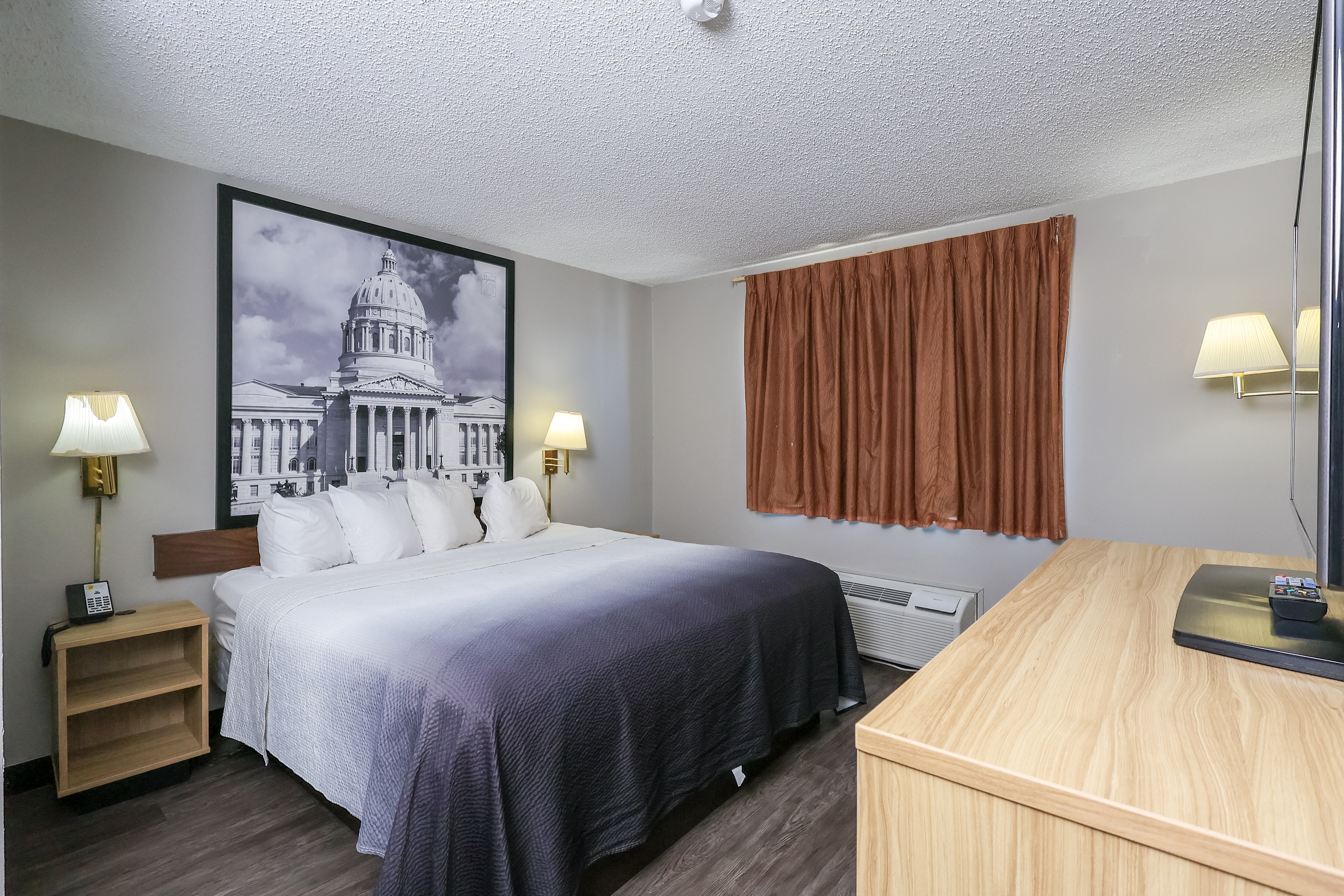 Guest room at the Super 8 by Wyndham Smithville/Kansas City in Smithville, Missouri