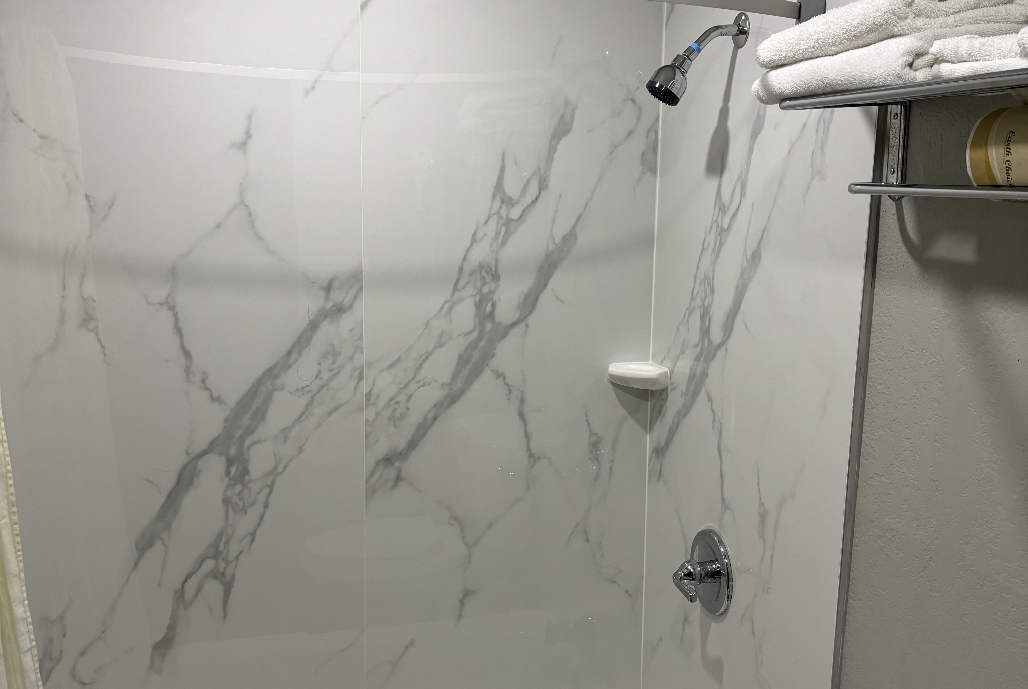 Guest room bath at the Super 8 by Wyndham Springfield North I-44 in Springfield, Missouri