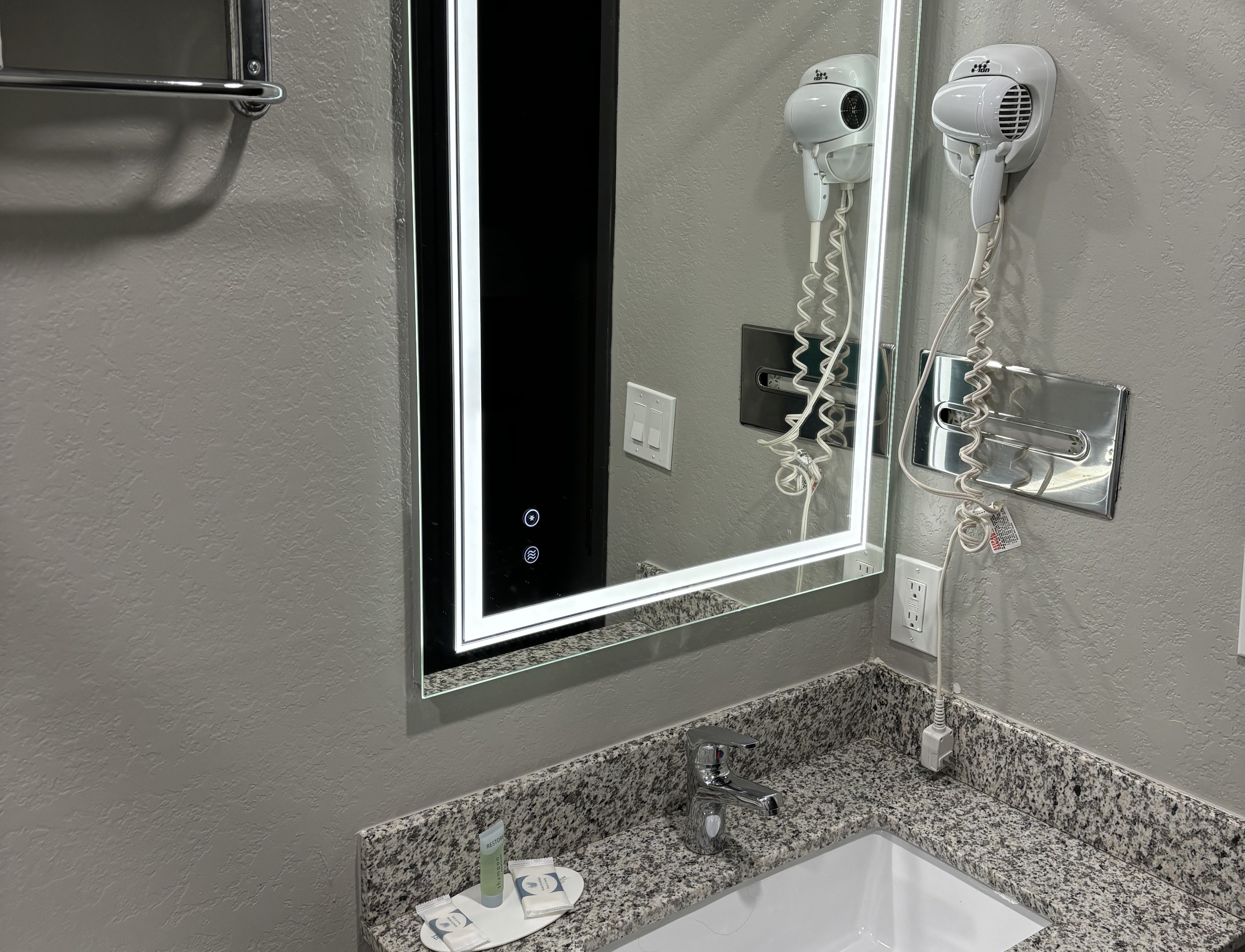 Guest room bath at the Super 8 by Wyndham Springfield North I-44 in Springfield, Missouri