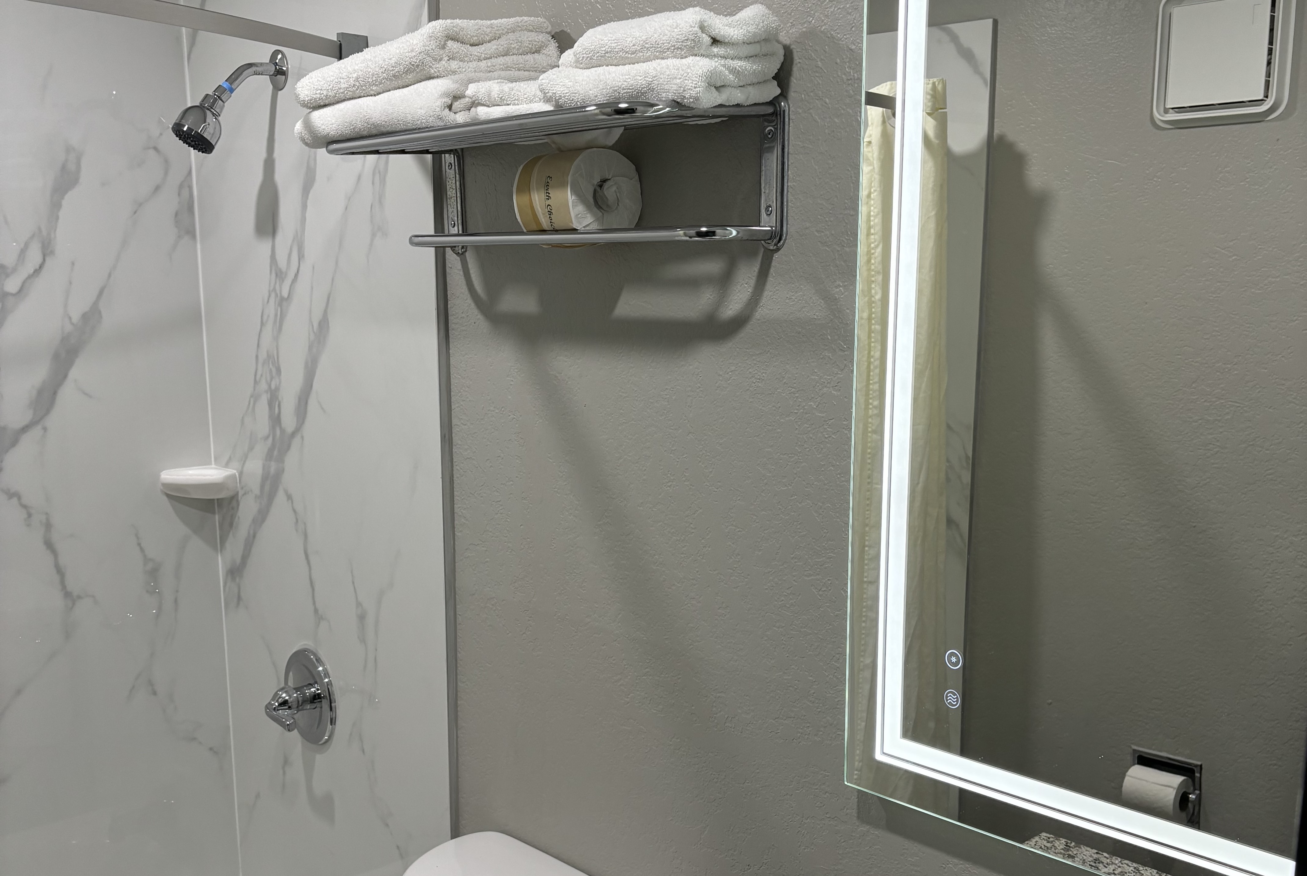 Guest room bath at the Super 8 by Wyndham Springfield North I-44 in Springfield, Missouri