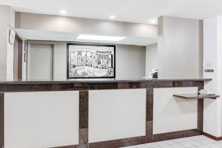 Super 8 Springfield/Battlefield hotel lobby in Springfield, Missouri