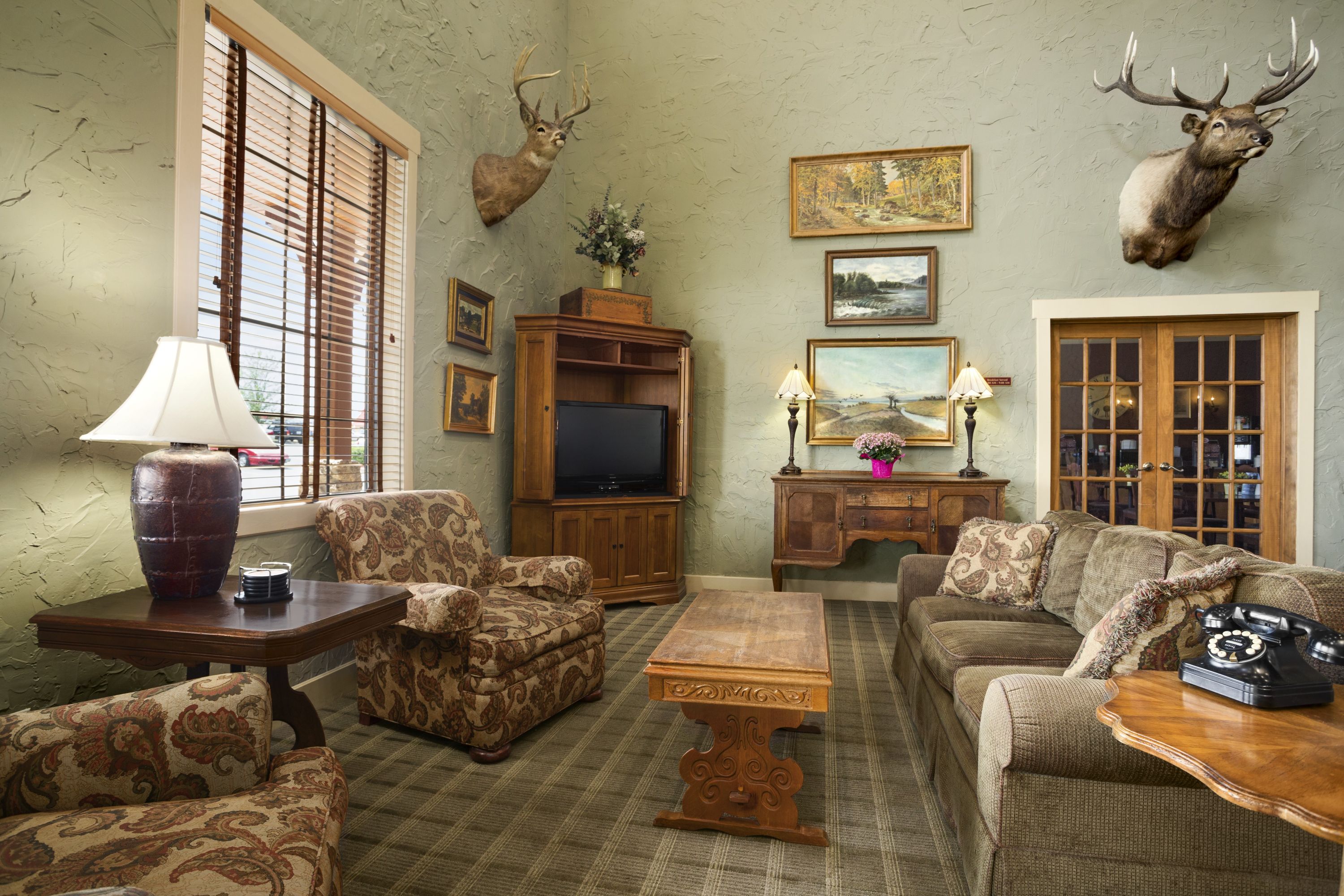 pet friendly hotels in troy mo