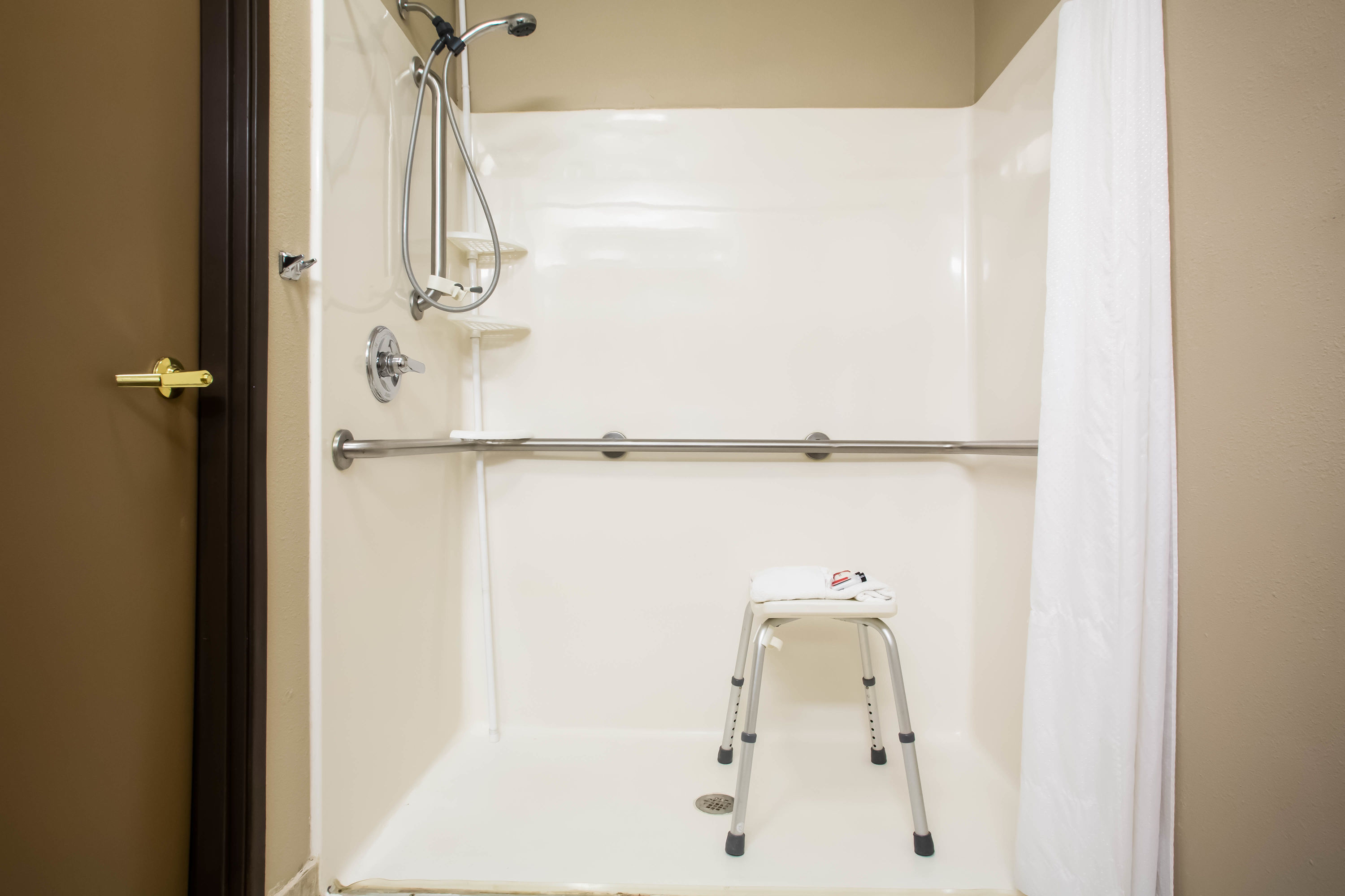 Guest room bath at the Super 8 by Wyndham Union in Union, Missouri