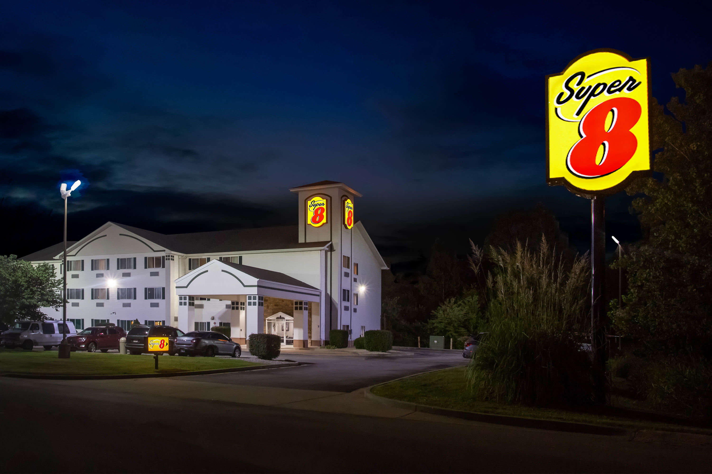 Exterior of Super 8 by Wyndham Union hotel in Union, Missouri