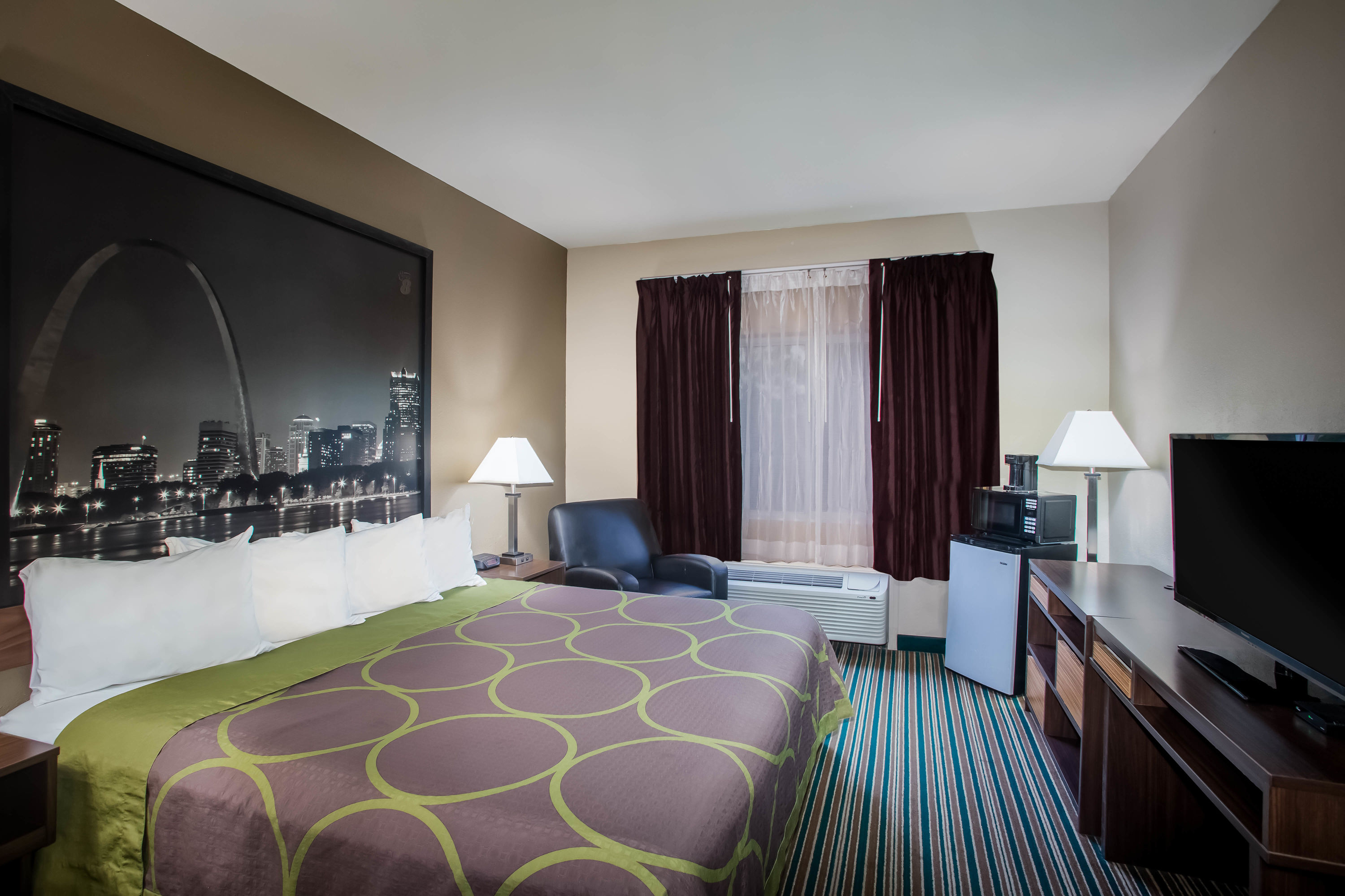 Guest room at the Super 8 by Wyndham Union in Union, Missouri