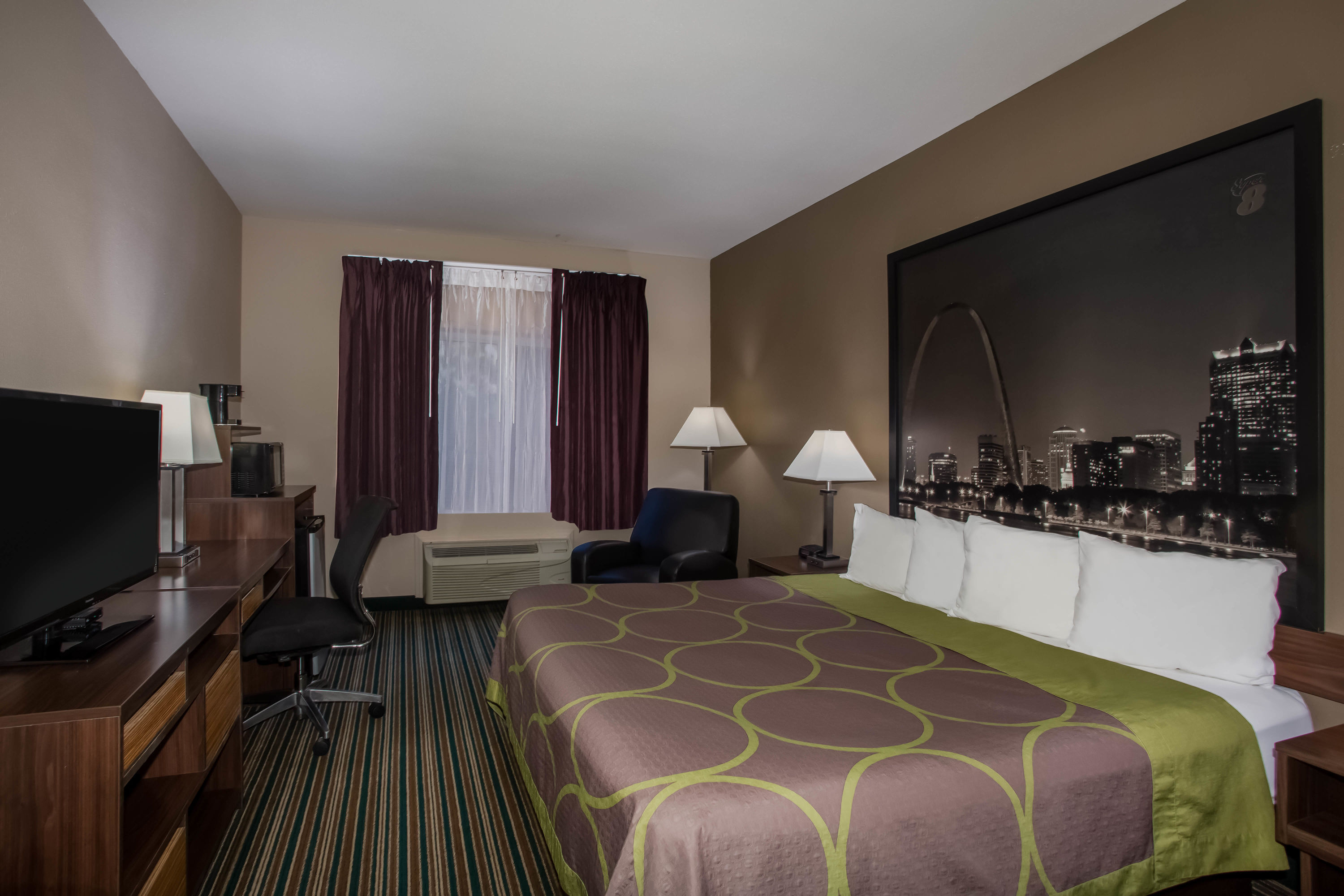 Guest room at the Super 8 by Wyndham Union in Union, Missouri