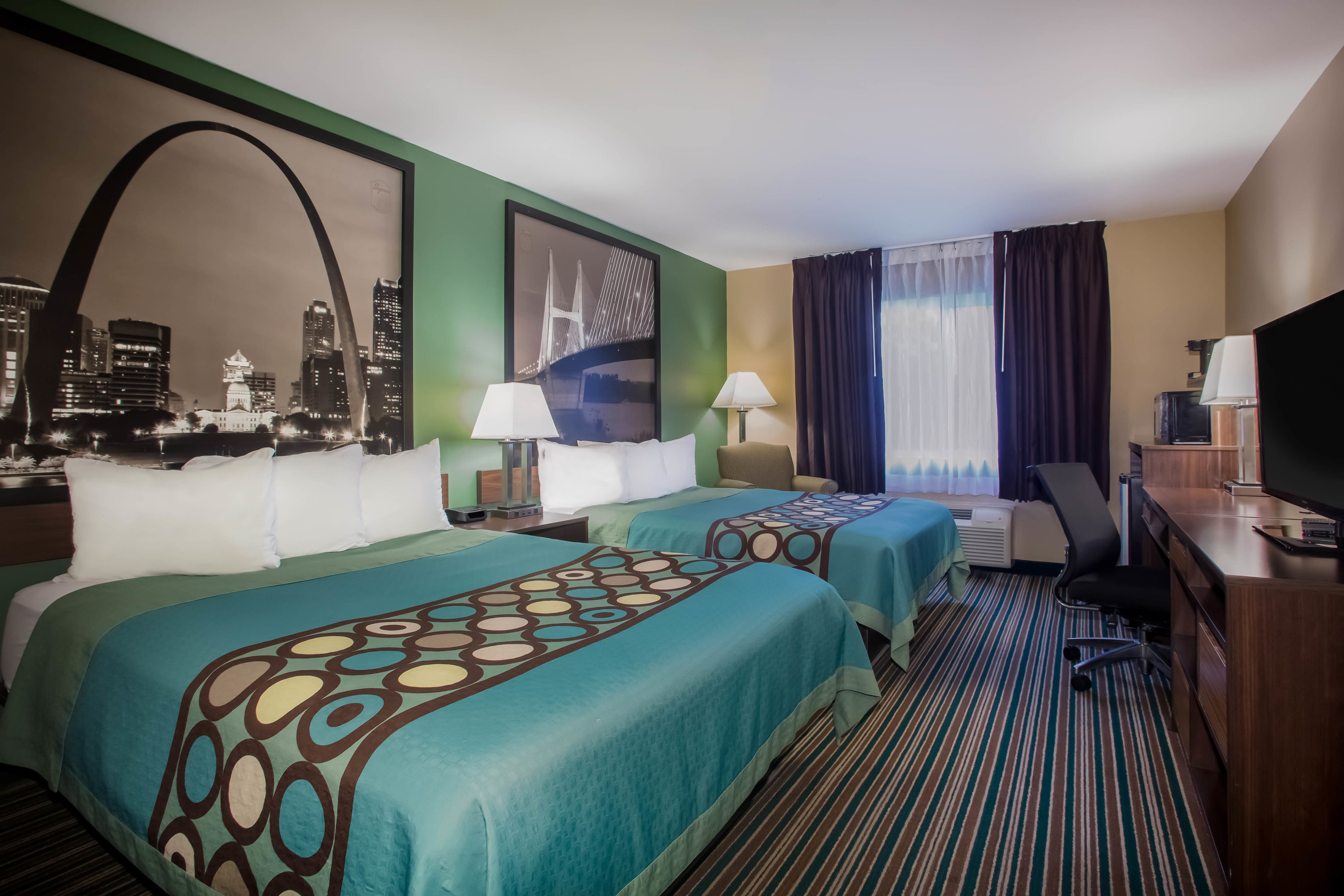 Guest room at the Super 8 by Wyndham Union in Union, Missouri