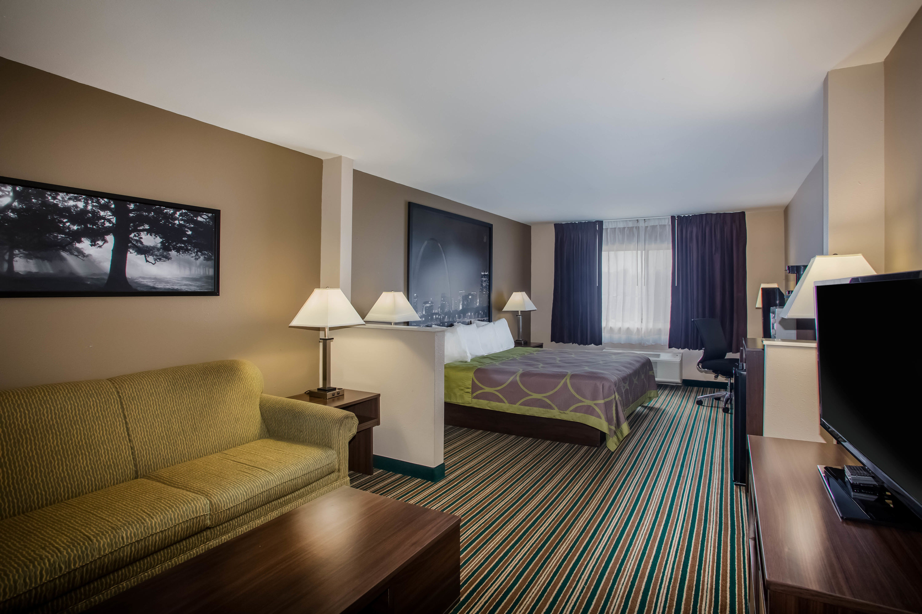 Super 8 by Wyndham Union suite in Union, Missouri