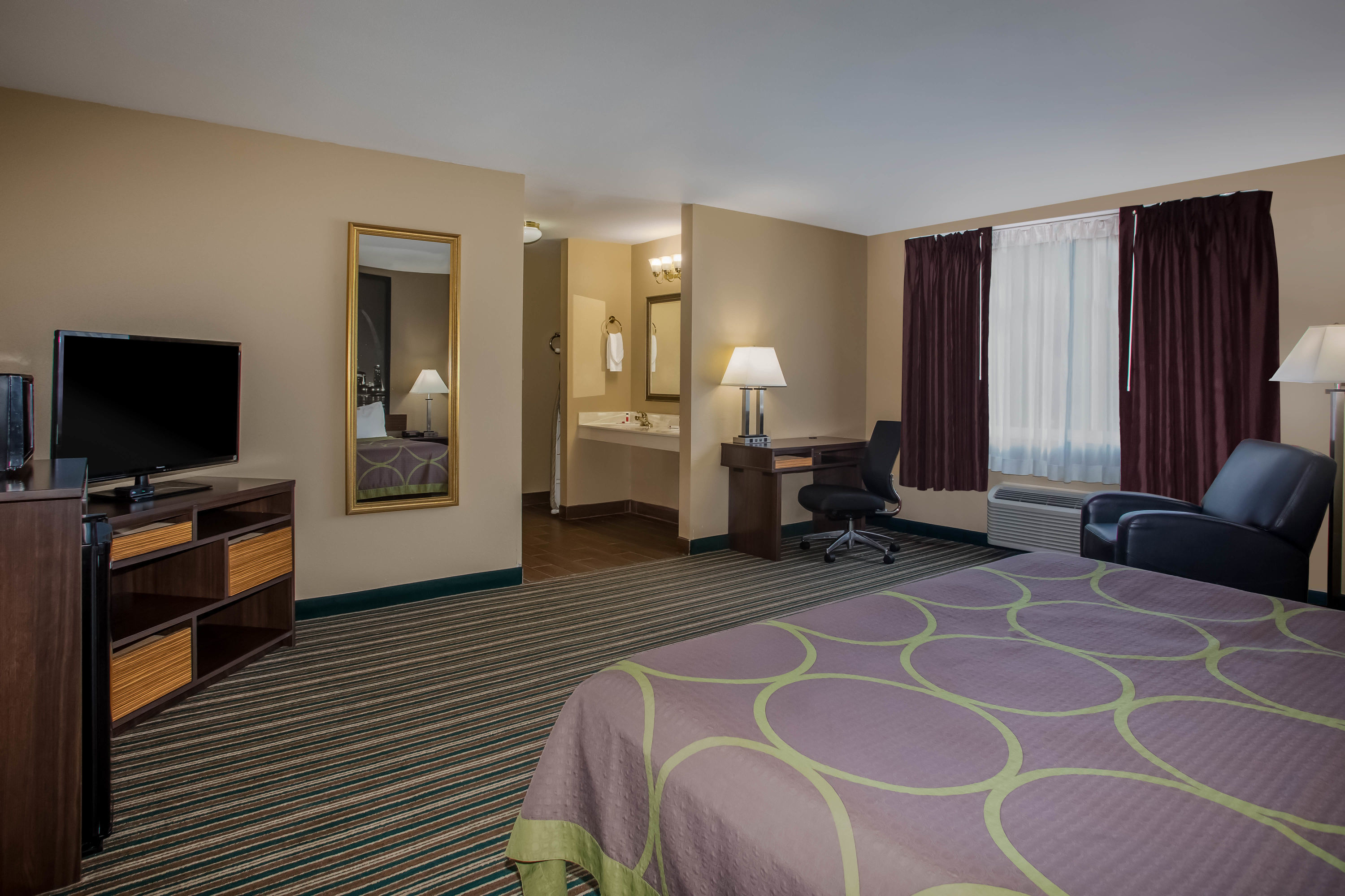 Super 8 by Wyndham Union suite in Union, Missouri