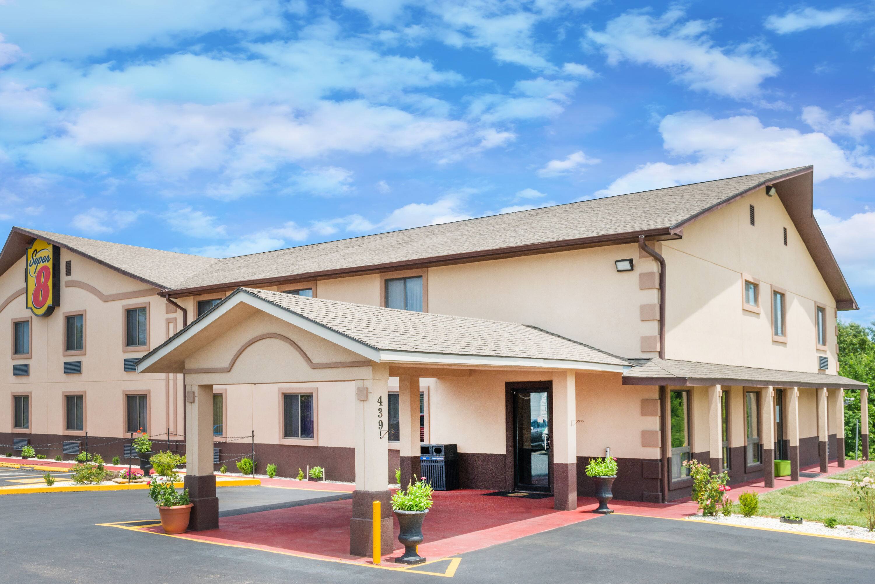 Super 8 By Wyndham Warrensburg Mo Hotels