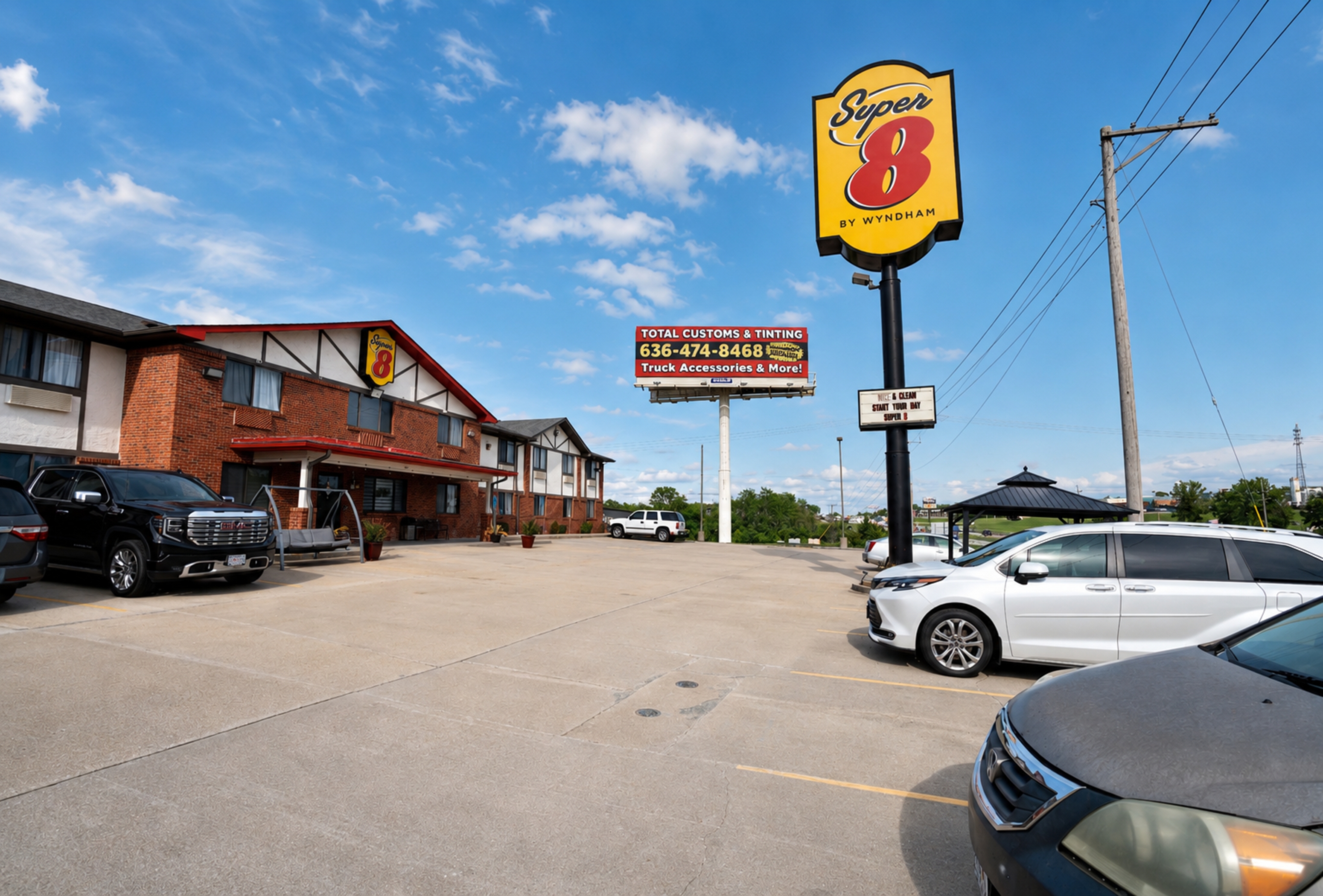 Exterior of Super 8 by Wyndham Warrenton hotel in Warrenton, Missouri