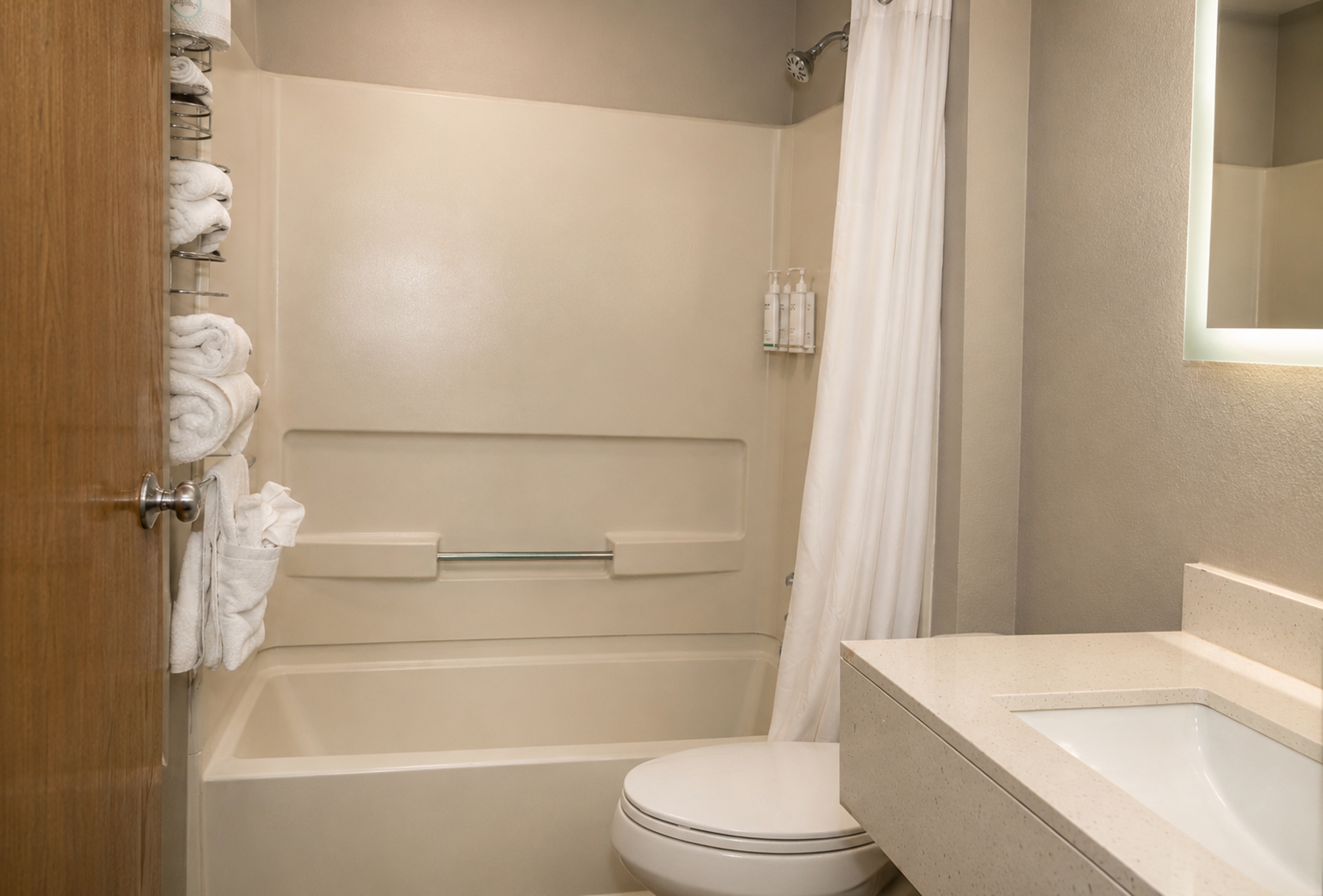 Guest room bath at the Super 8 by Wyndham Warrenton in Warrenton, Missouri