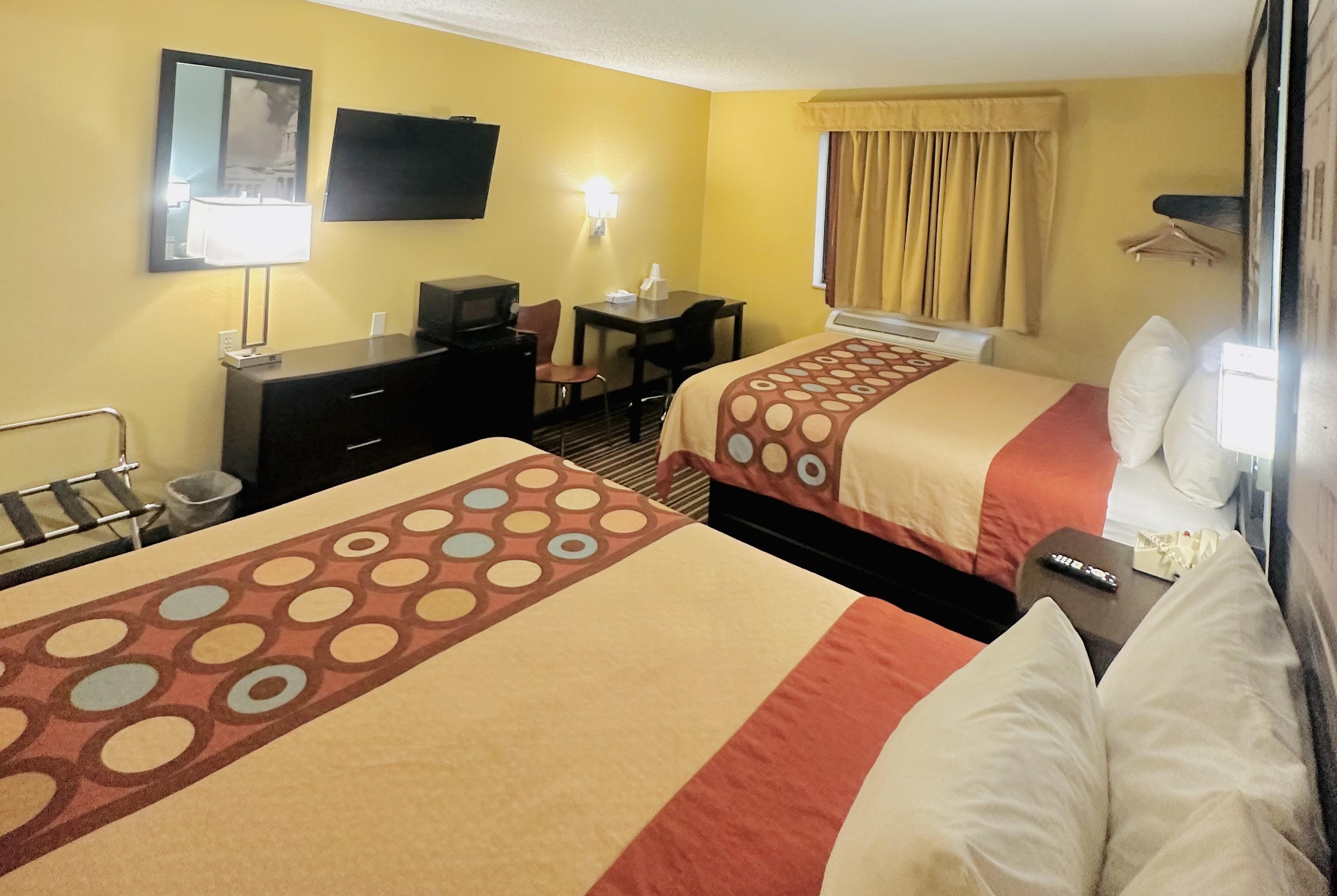 Guest room at the Super 8 by Wyndham Warrenton in Warrenton, Missouri