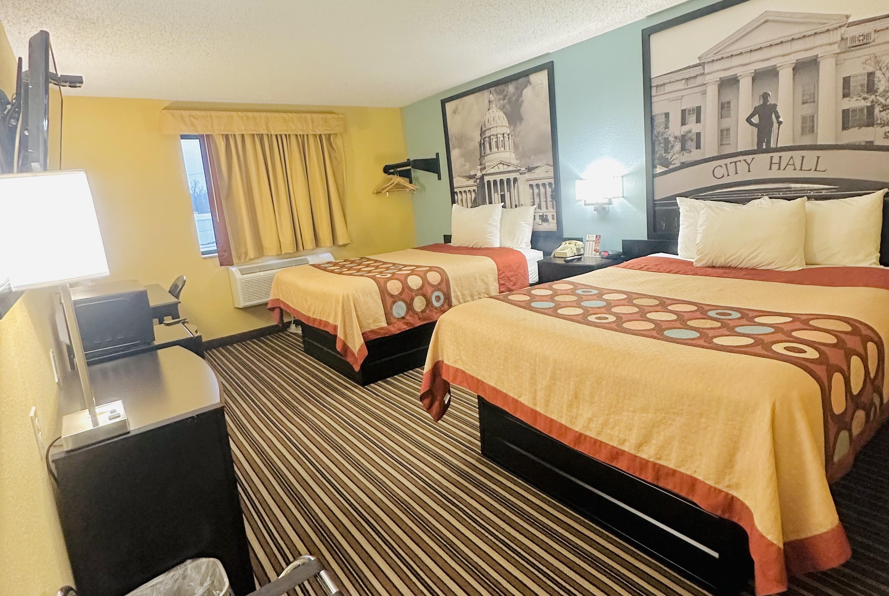 Guest room at the Super 8 by Wyndham Warrenton in Warrenton, Missouri