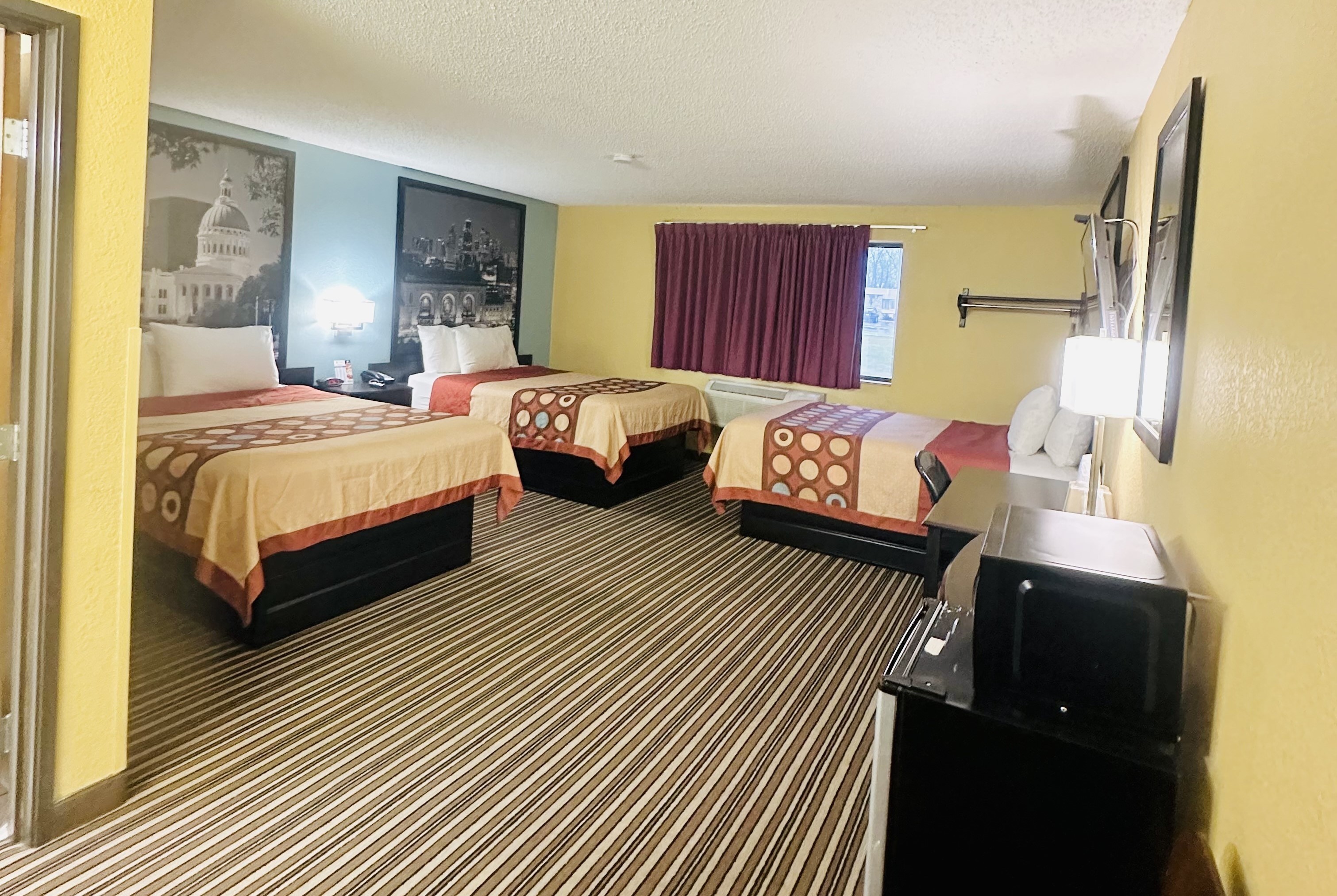 Guest room at the Super 8 by Wyndham Warrenton in Warrenton, Missouri