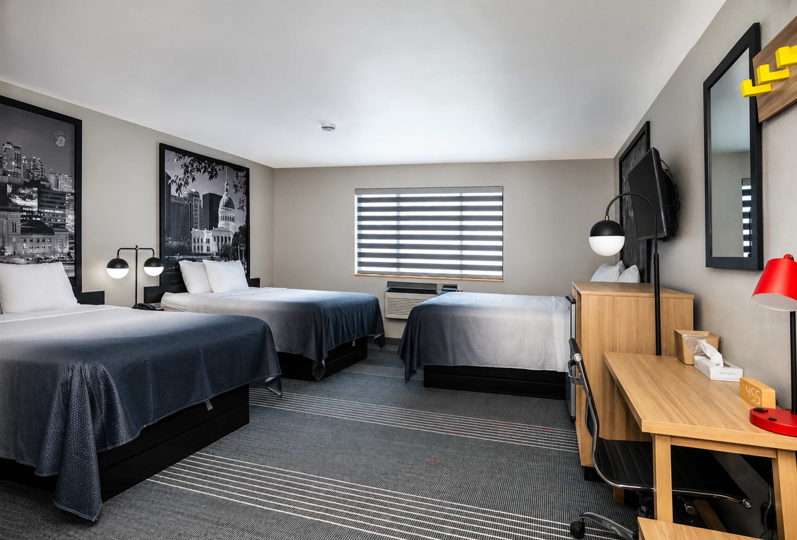 Guest room at the Super 8 by Wyndham Warrenton in Warrenton, Missouri