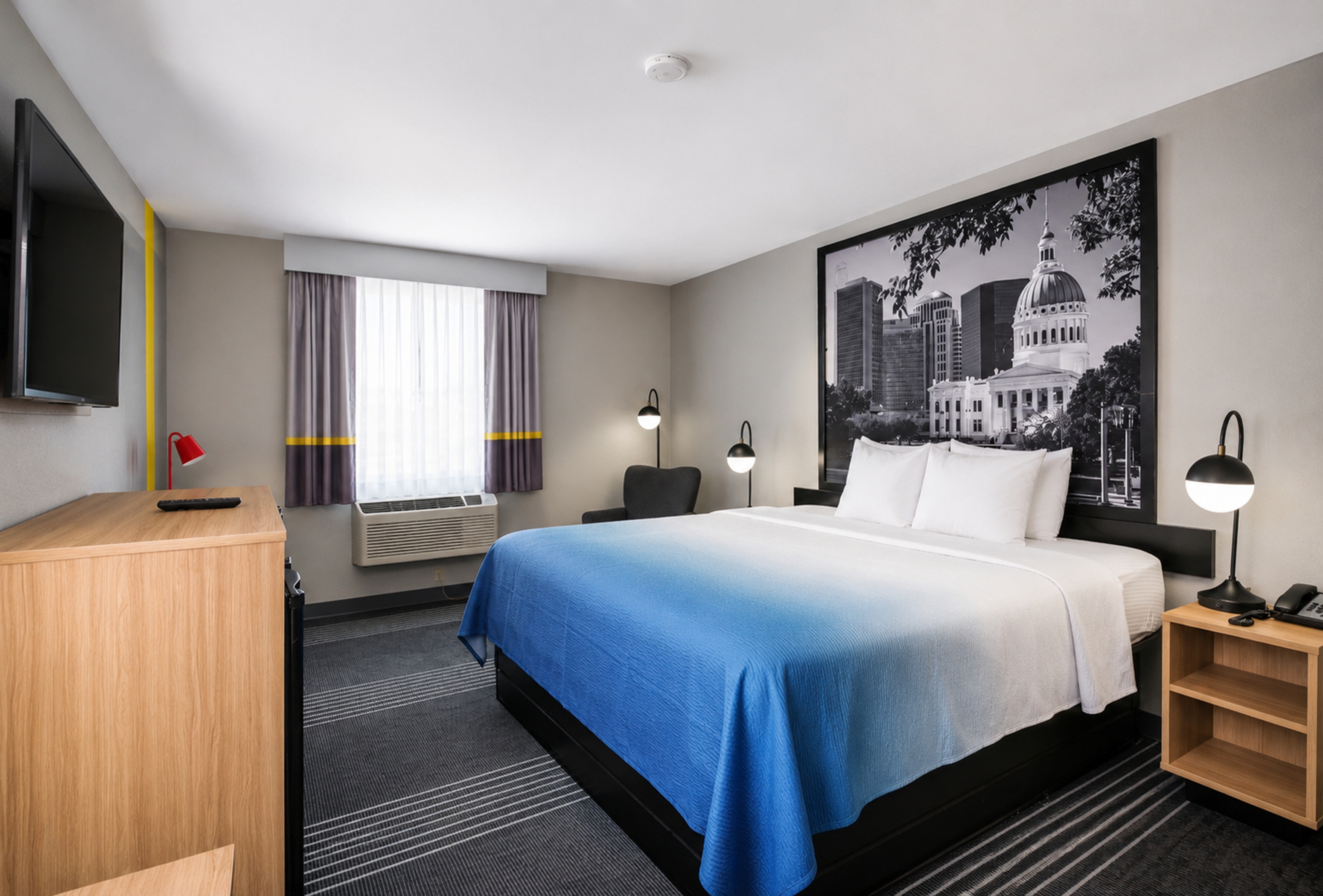 Guest room at the Super 8 by Wyndham Warrenton in Warrenton, Missouri