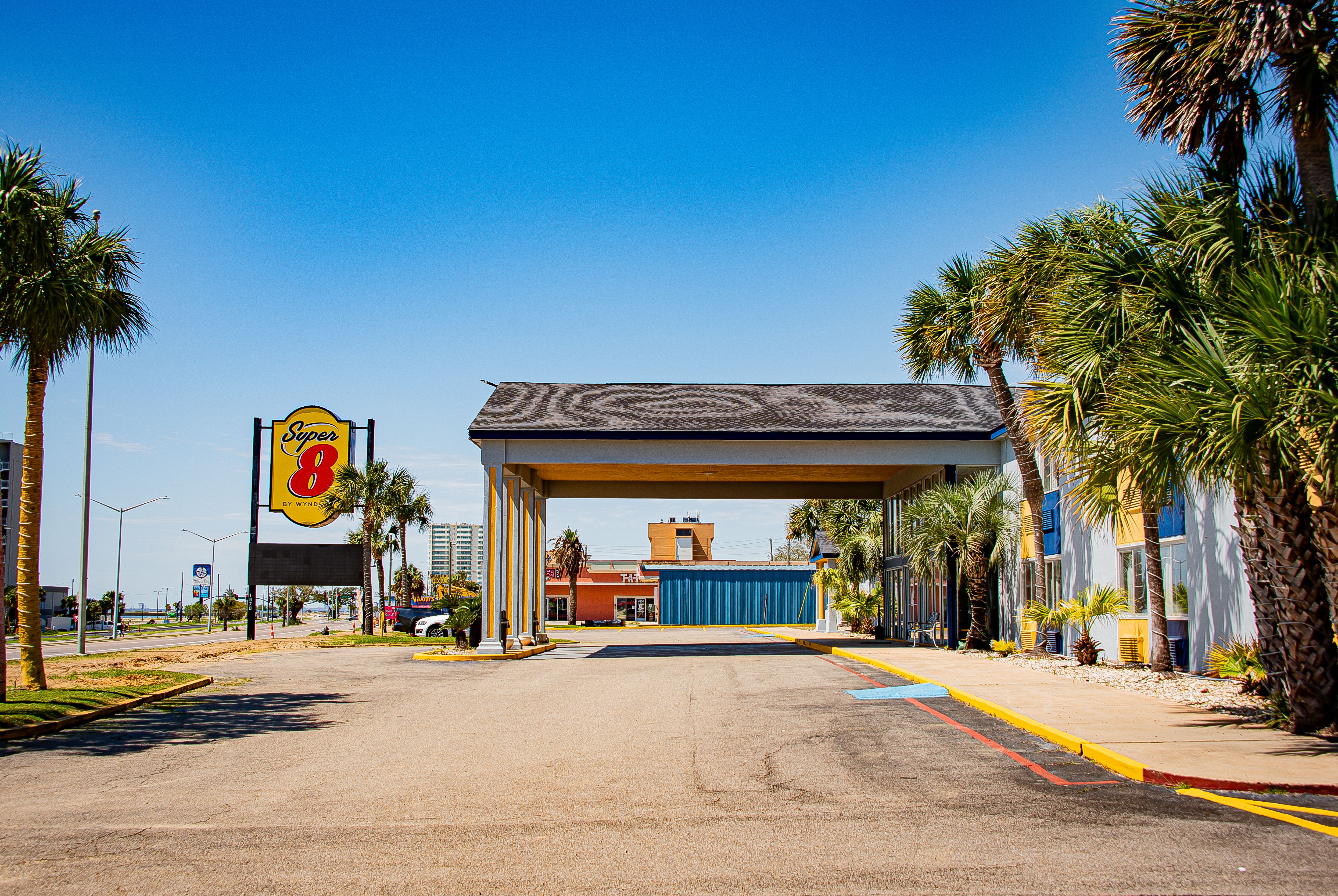 Exterior of Super 8 by Wyndham Biloxi hotel in Biloxi, Mississippi