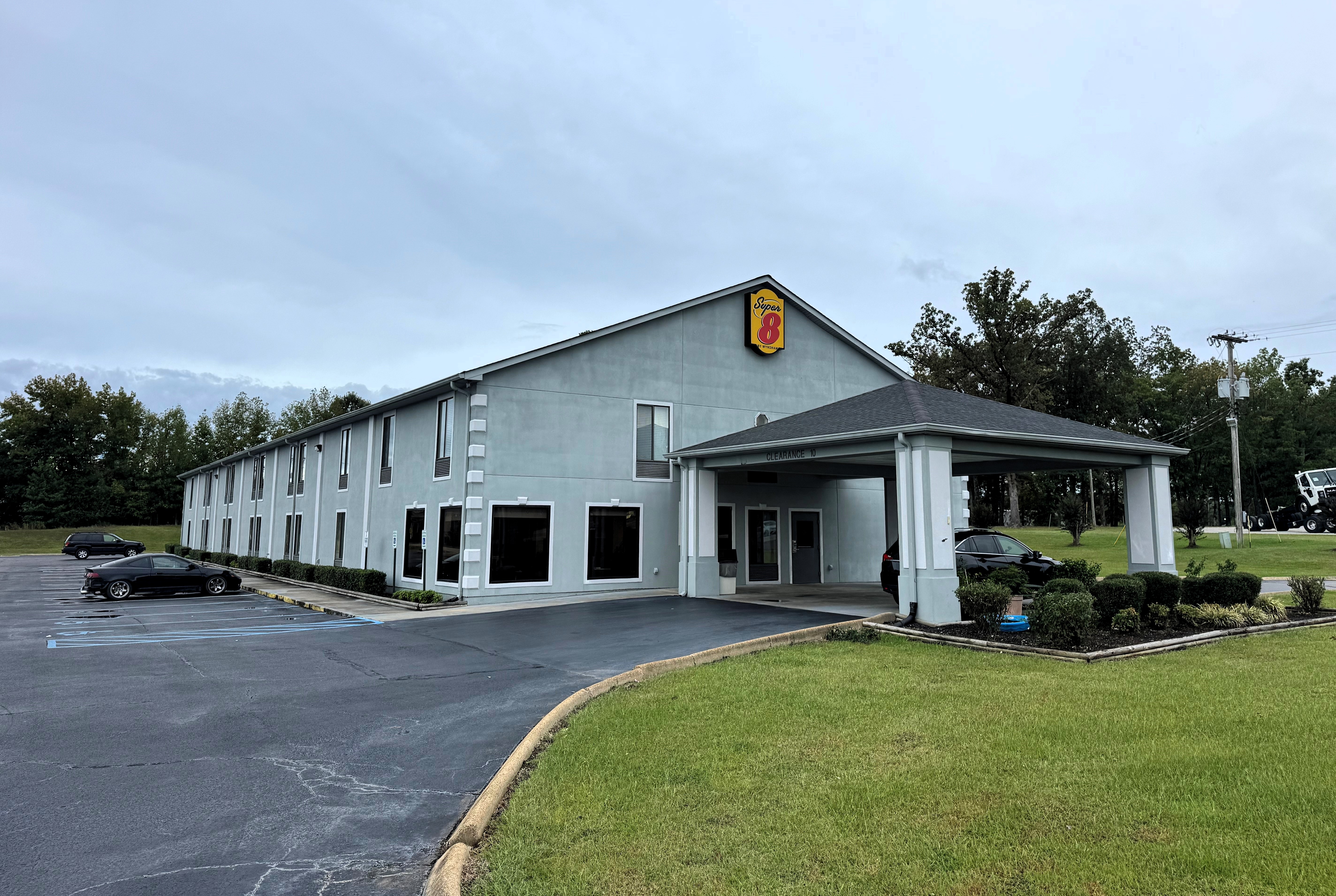 Exterior Day Image of Super 8 by Wyndham Booneville hotel in Booneville, Mississippi