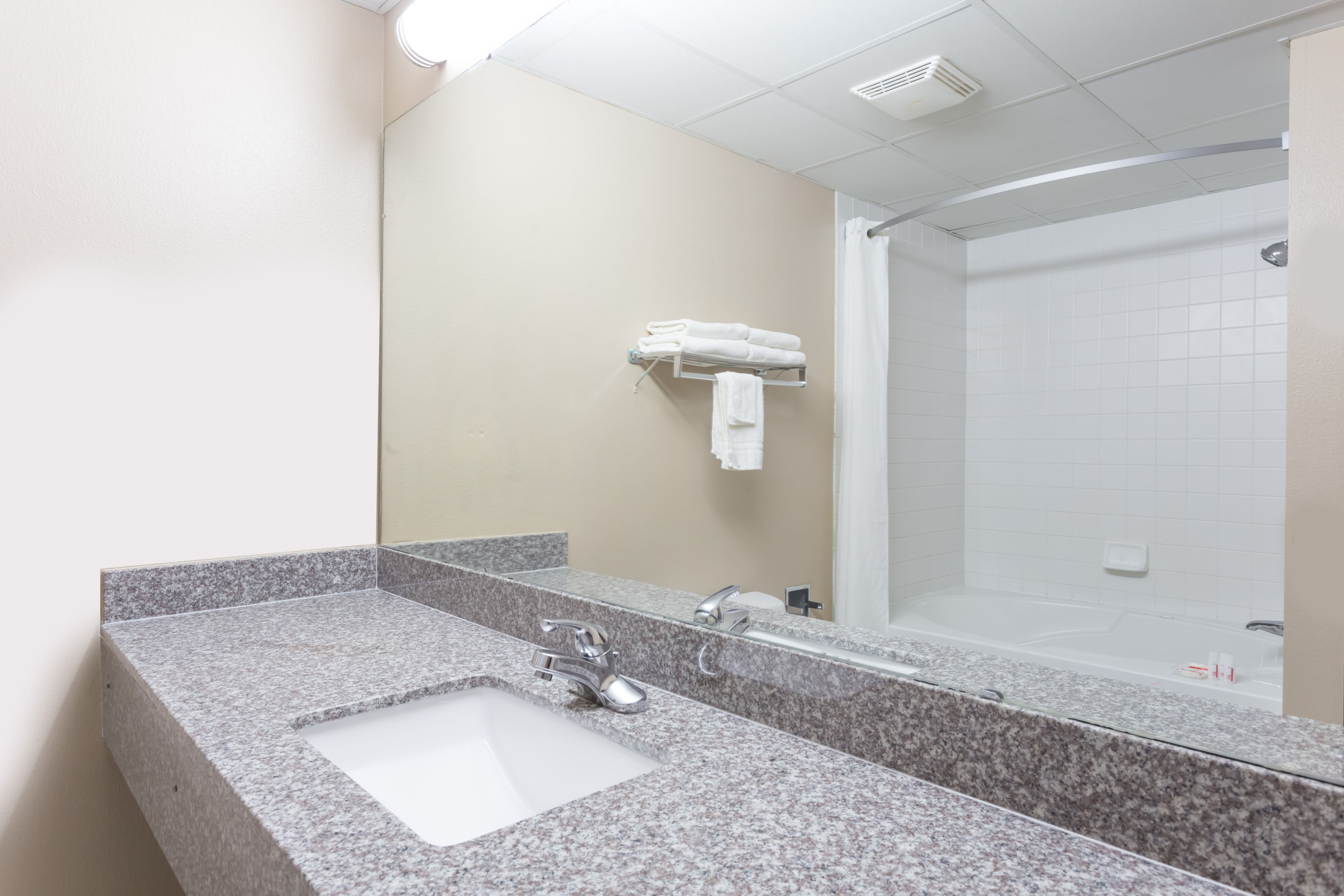 Guest room bath at the Super 8 by Wyndham Indianola in Indianola, Mississippi