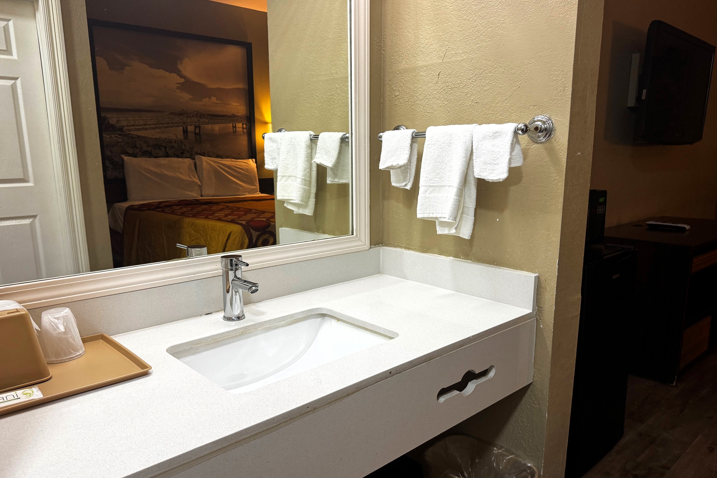 Guest room bath at the Super 8 by Wyndham Jackson/Ridgeland in Jackson, Mississippi
