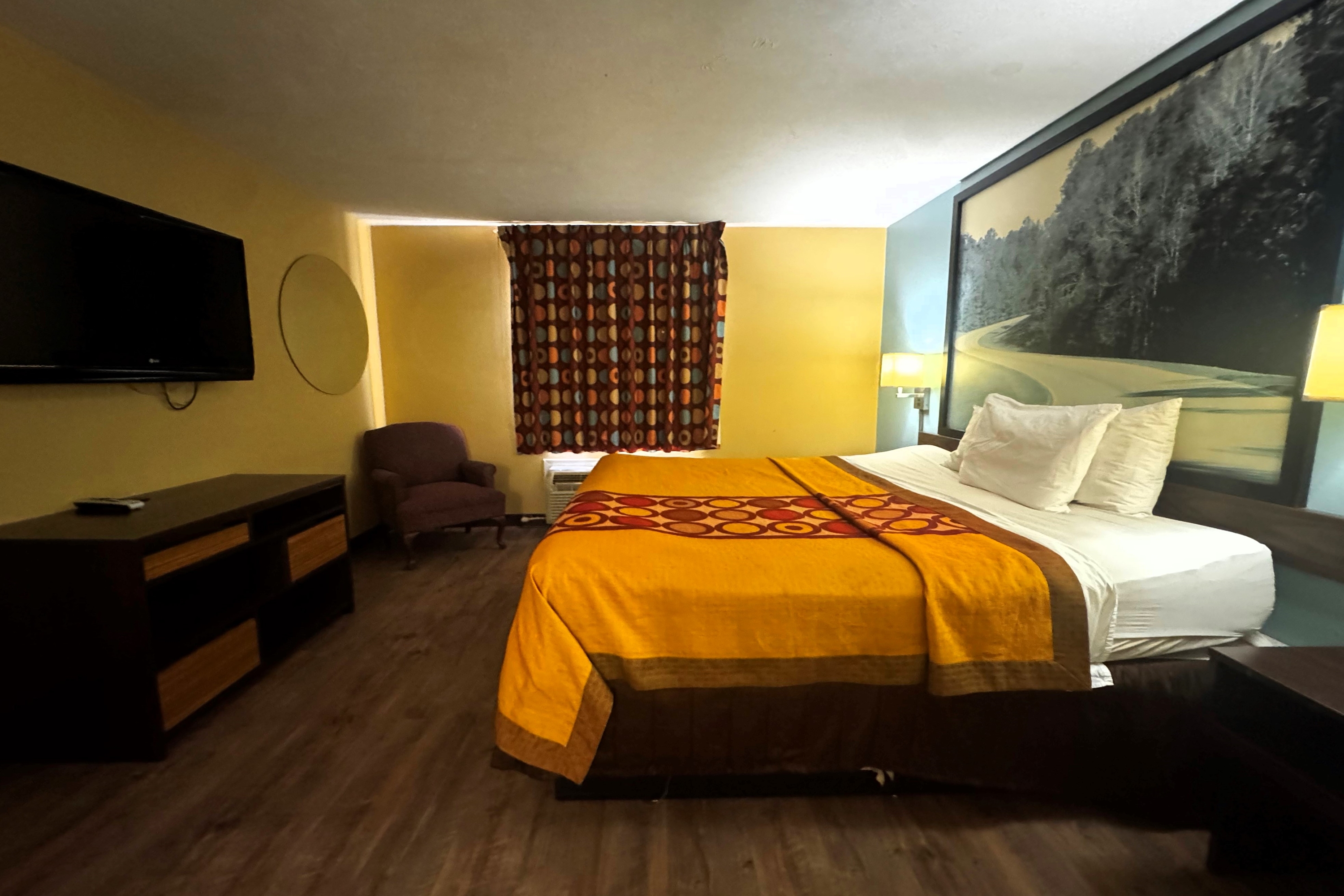 Guest room at the Super 8 by Wyndham Jackson/Ridgeland in Jackson, Mississippi