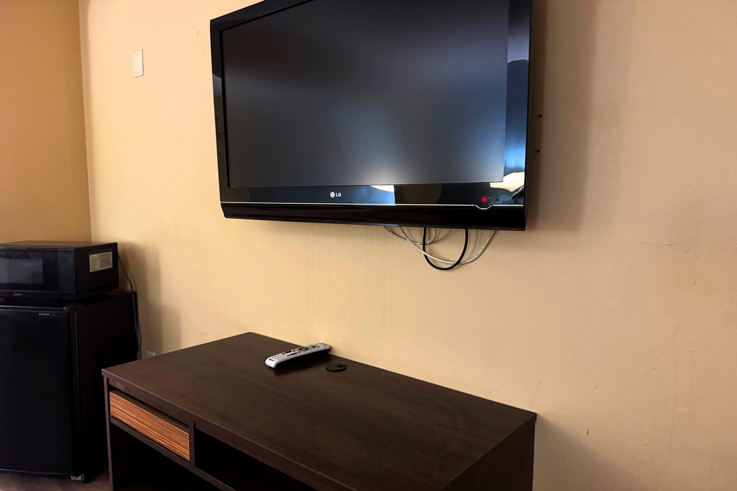 Guest room at the Super 8 by Wyndham Jackson/Ridgeland in Jackson, Mississippi