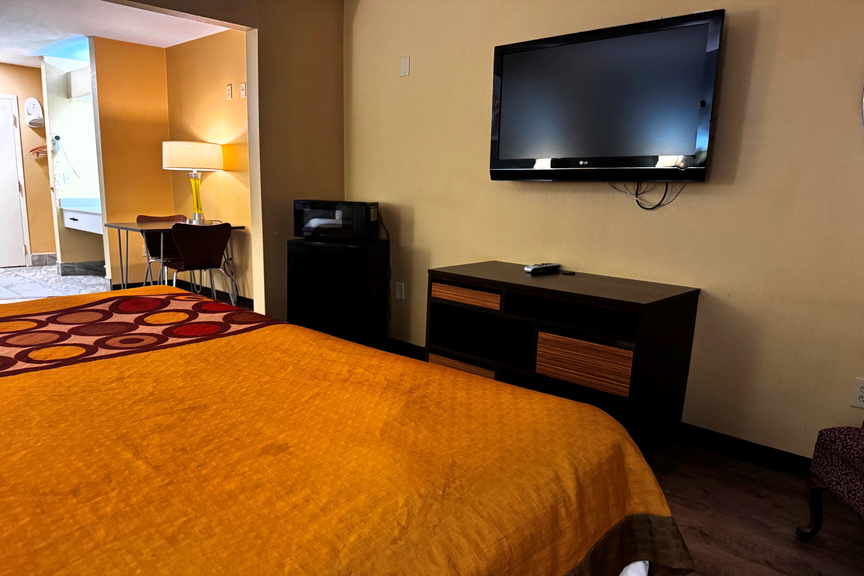 Guest room at the Super 8 by Wyndham Jackson/Ridgeland in Jackson, Mississippi