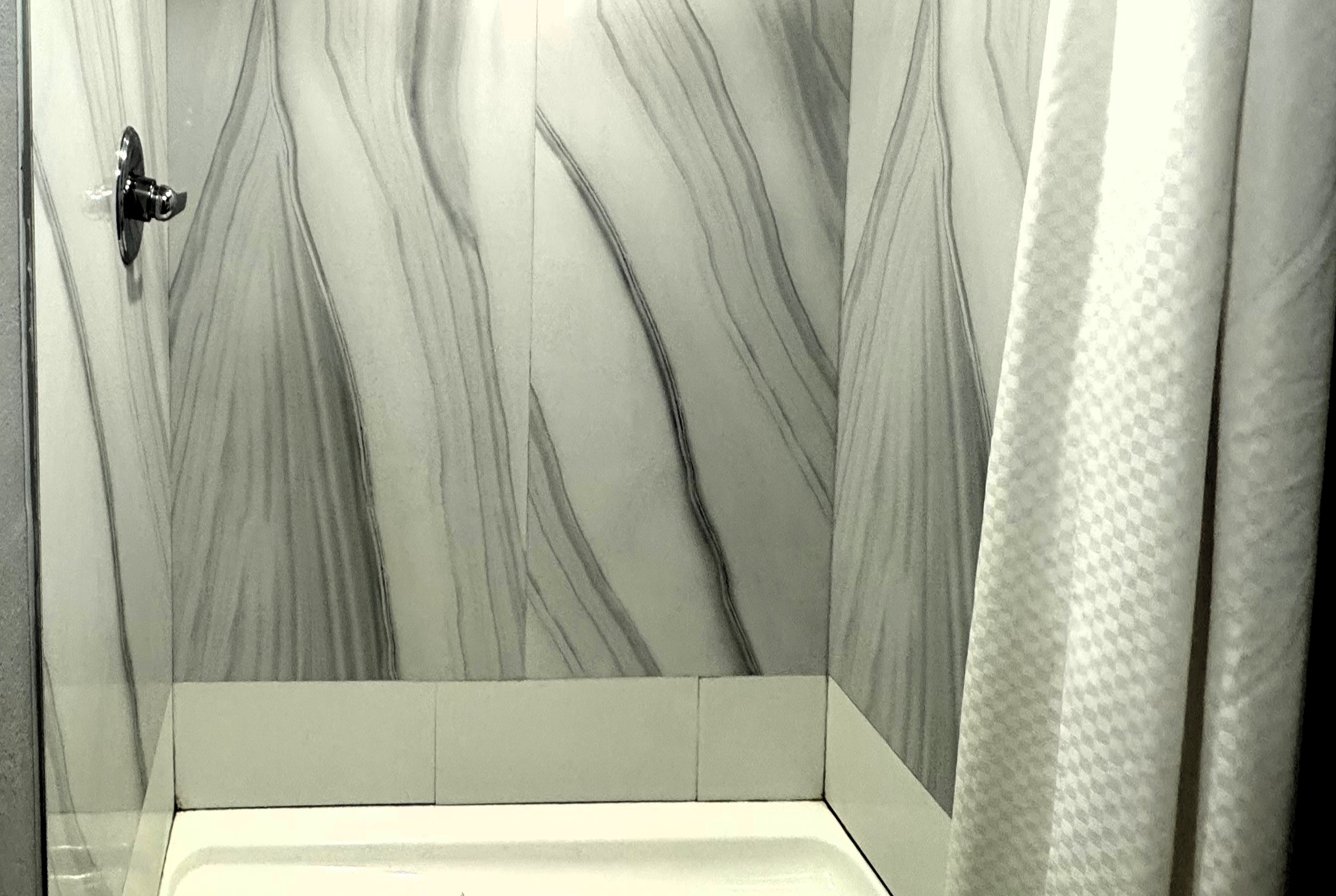 Guest room bath at the Super 8 by Wyndham Meridian in Meridian, Mississippi