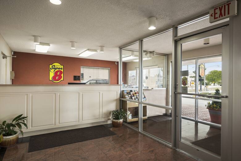 Super 8 Meridian hotel lobby in Meridian, Mississippi
