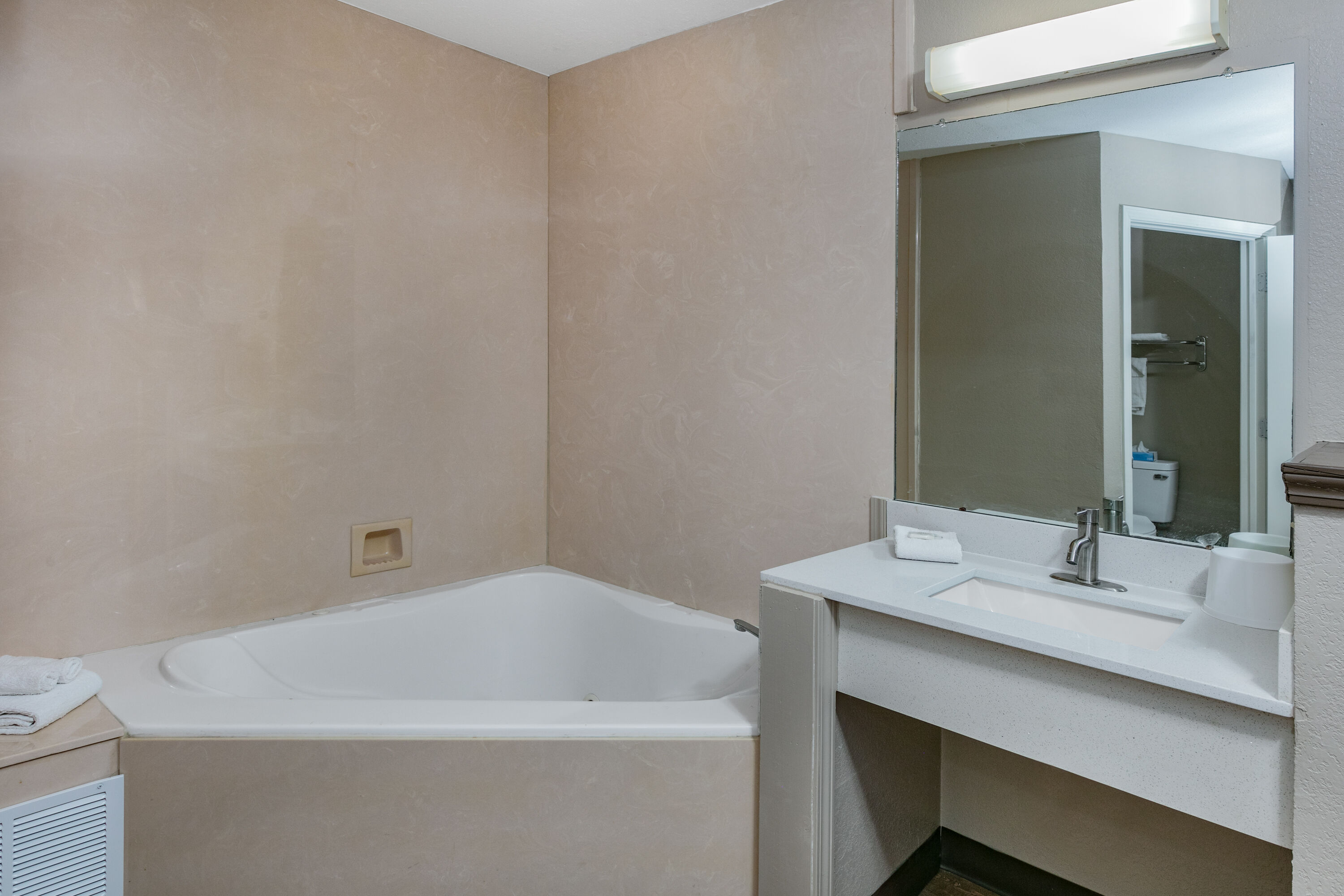 Guest room bath at the Super 8 by Wyndham Moss Point in Moss Point, Mississippi